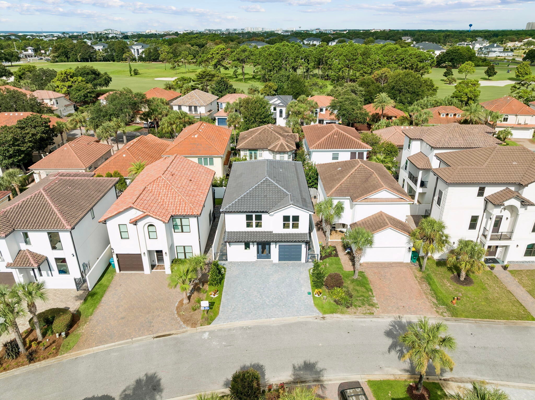 CALUSA BAY S/D LOT 9 BLK B - Residential