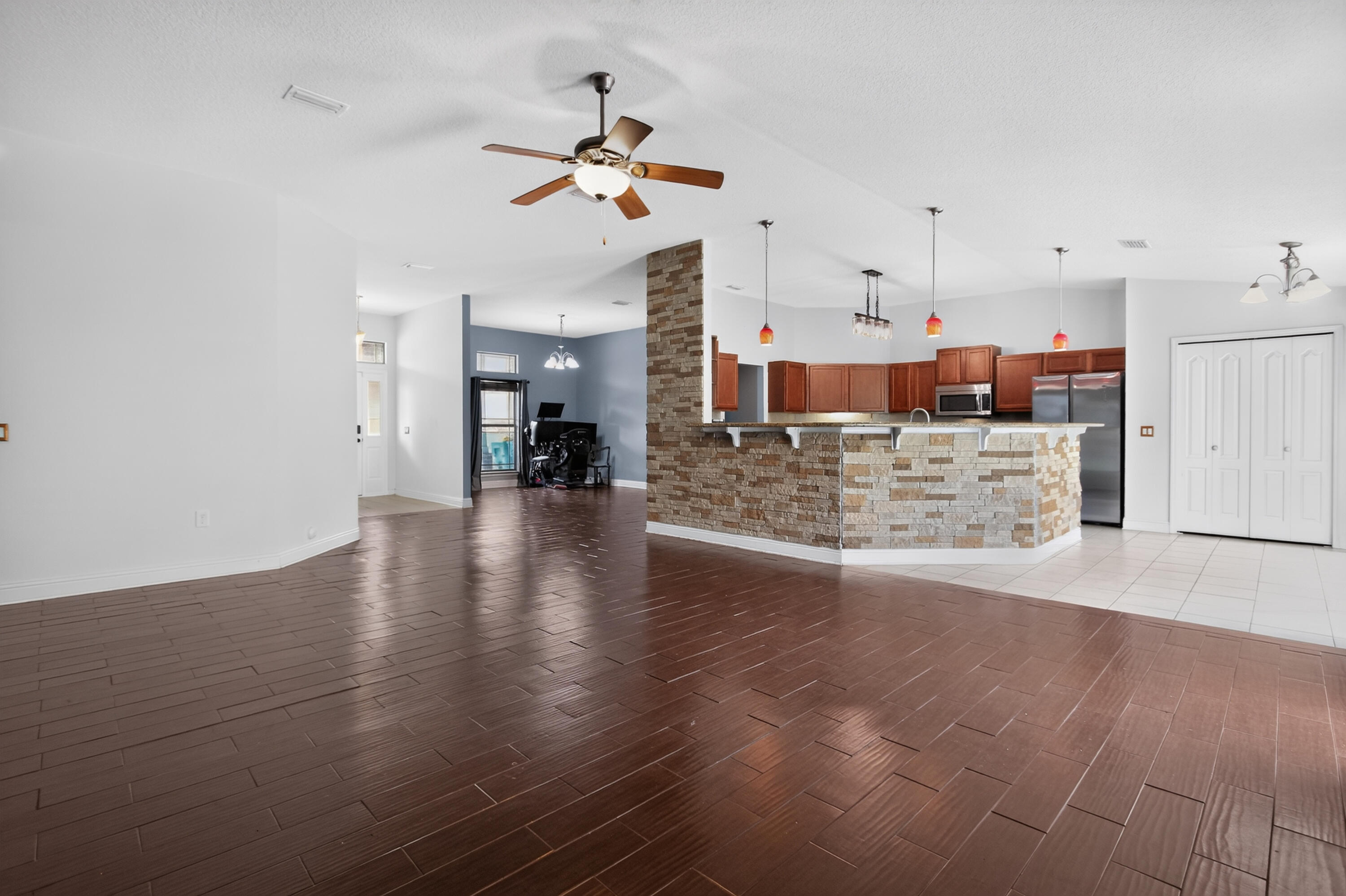 SILVER SPRINGS EST - Residential