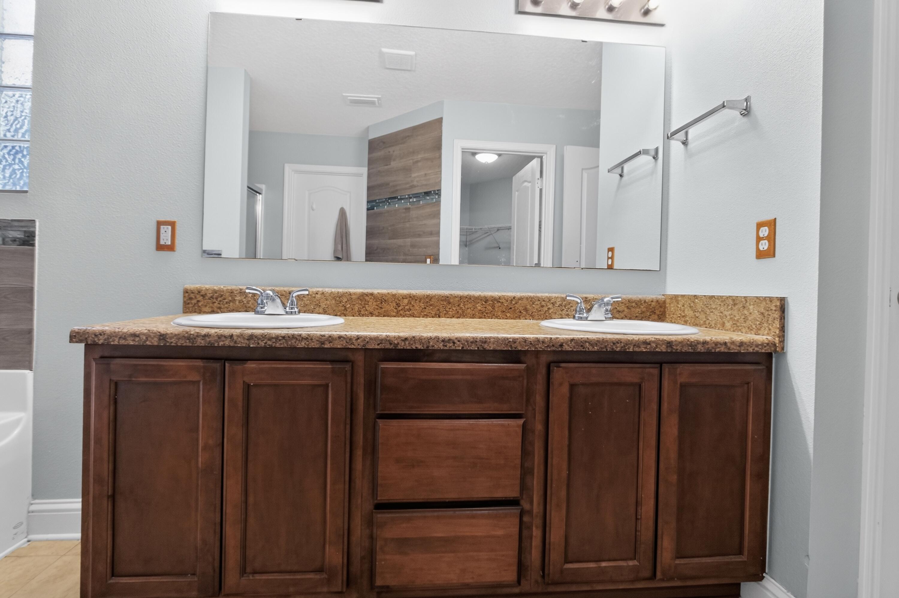 SILVER SPRINGS EST - Residential