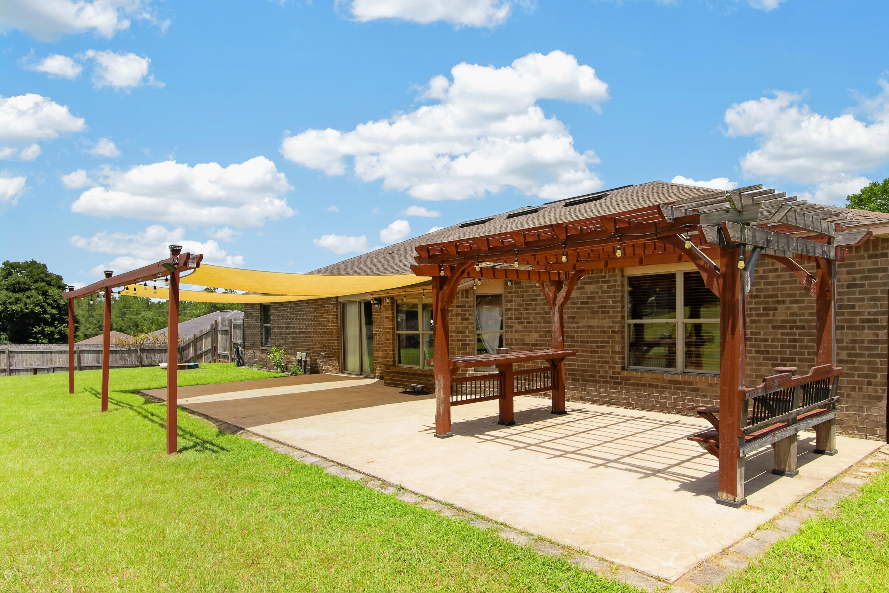 SILVER SPRINGS EST - Residential