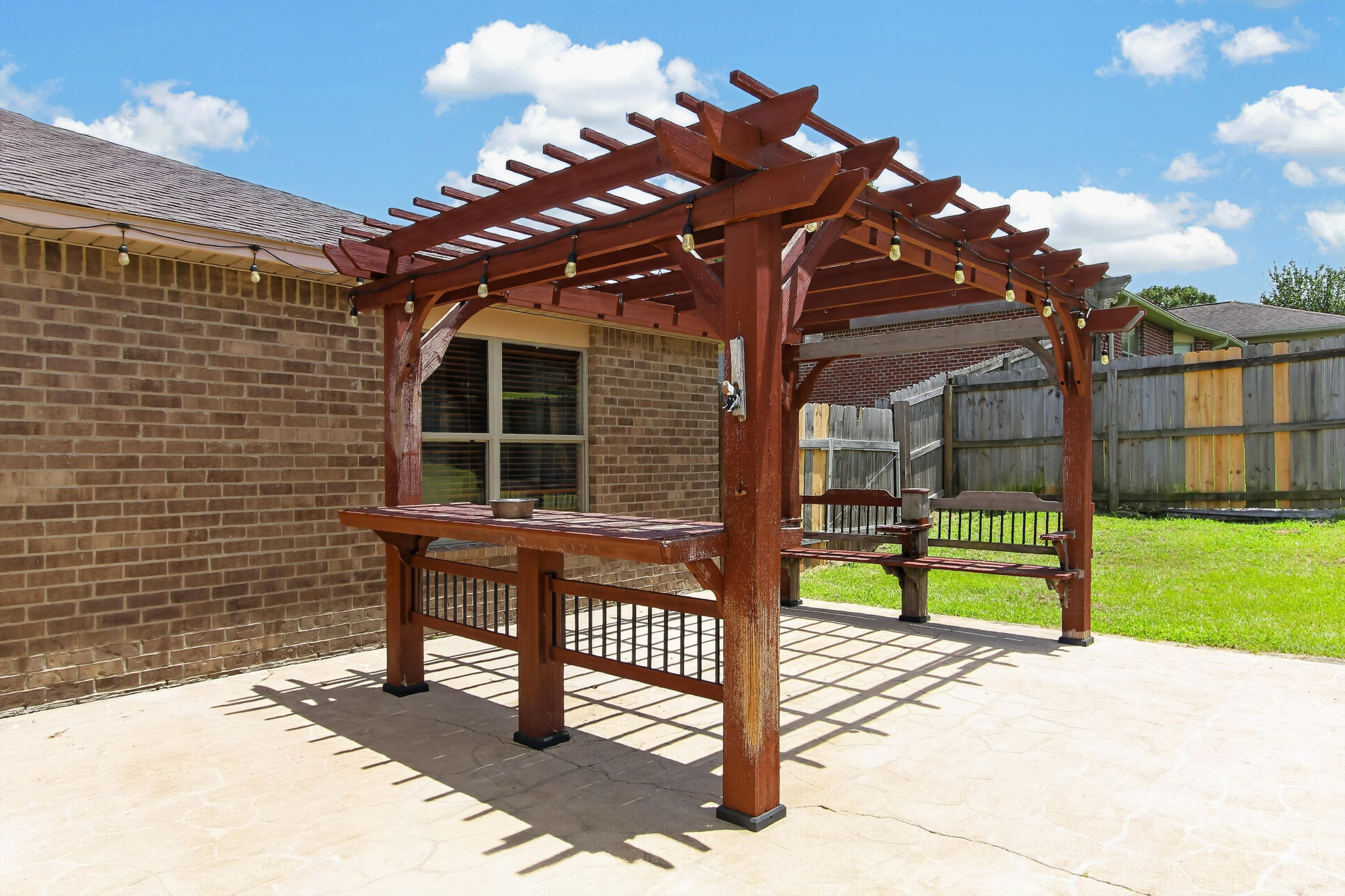 SILVER SPRINGS EST - Residential