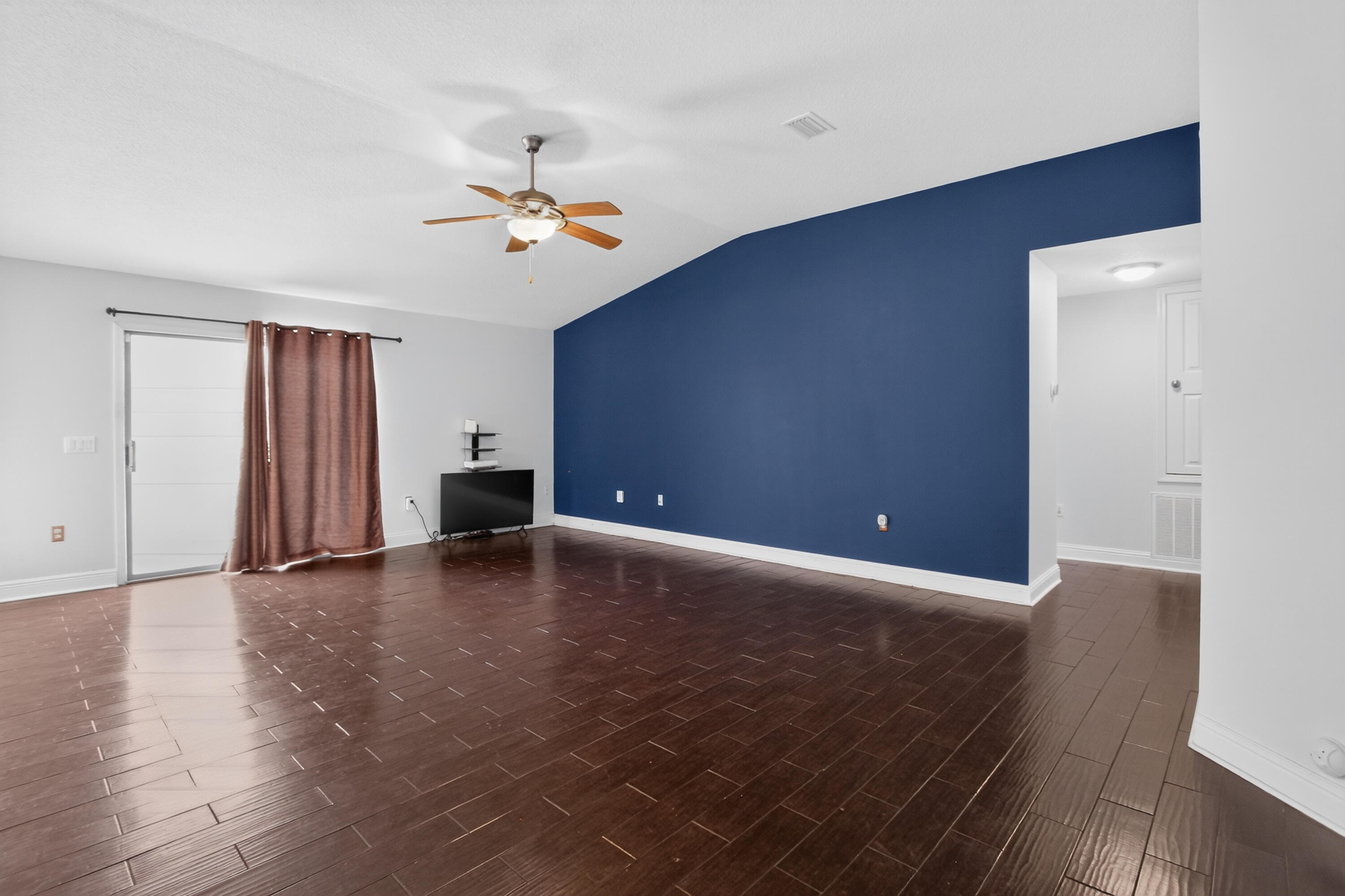 SILVER SPRINGS EST - Residential