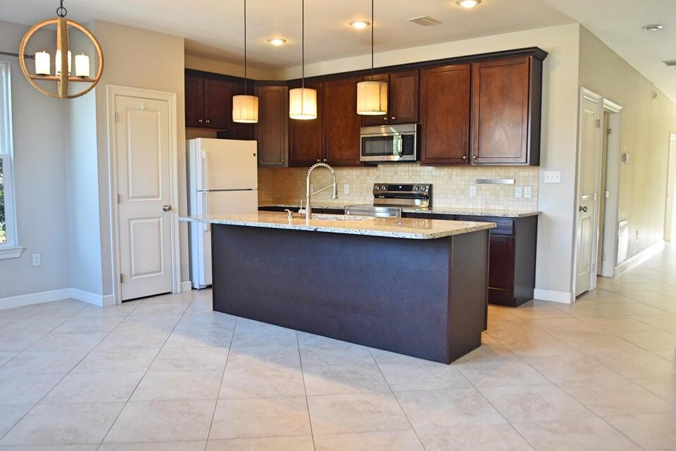 BRANDON OAKS 2ND ADD - Residential Lease
