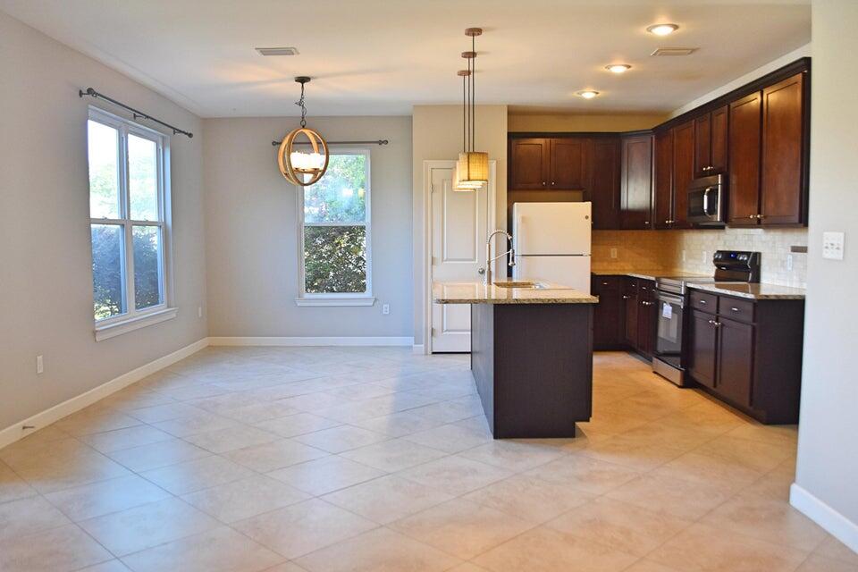 BRANDON OAKS 2ND ADD - Residential Lease