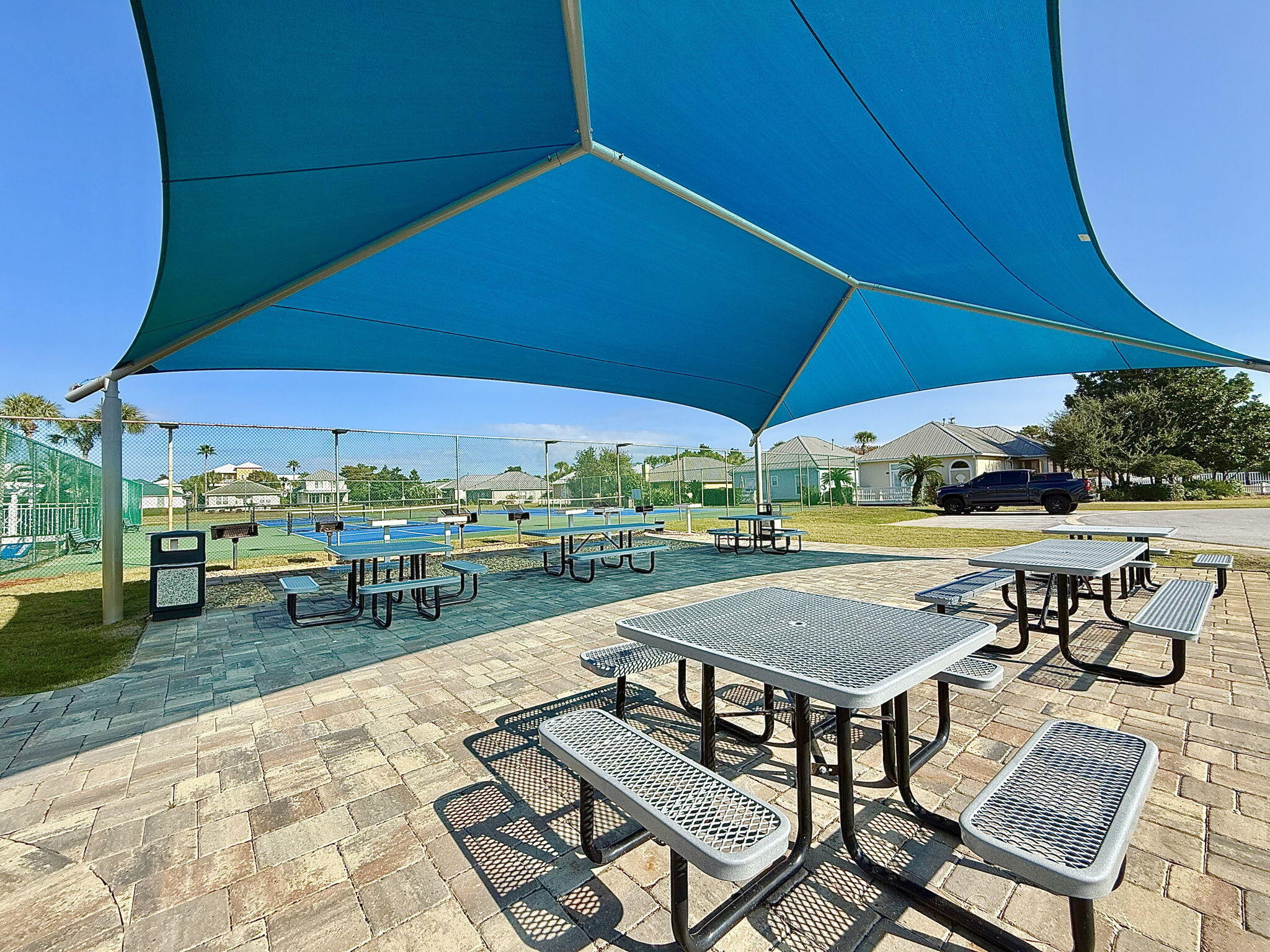 MARAVILLA COTTAGES - Residential