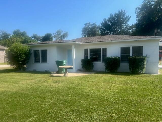 1 Bedroom 1 Bathroom centrally located in Fort Walton Beach. New AC
No Pets 
Mandatory Credit Check and Background. First month's rent and Damage Deposit. required.
No washer and Dryer Hookup - Water and sewer and lawncare included.