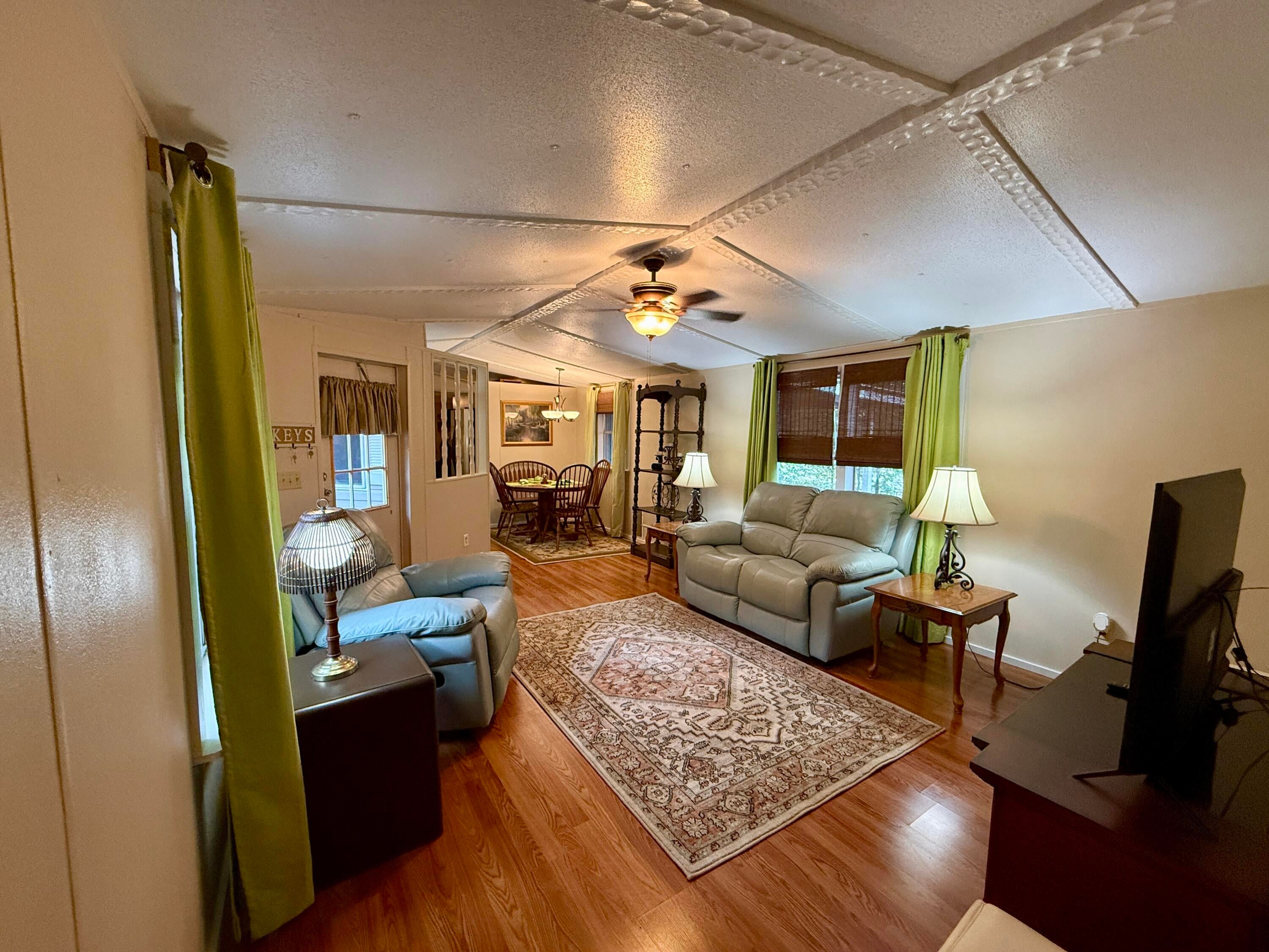 LAKE JUNIPER UNREC - Residential Lease