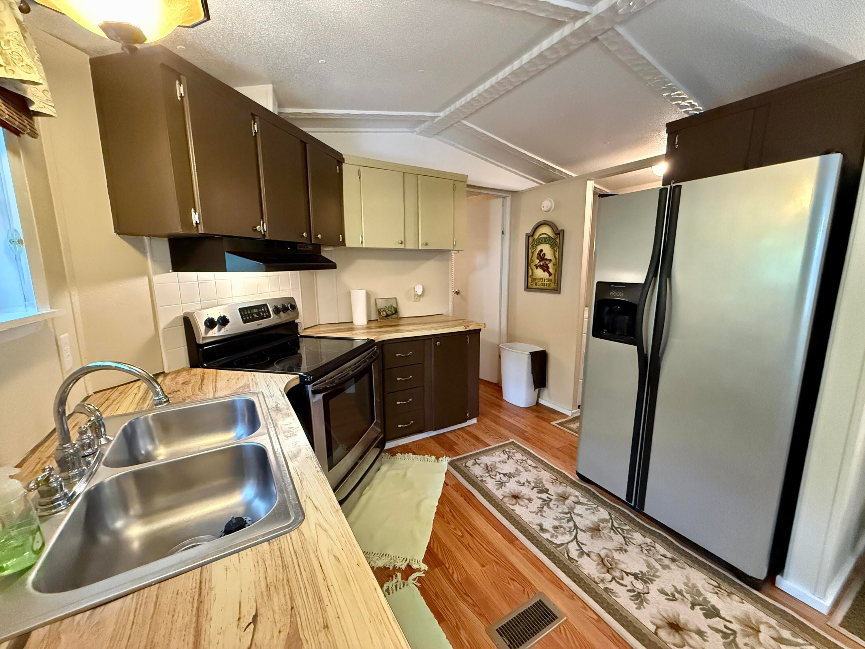 LAKE JUNIPER UNREC - Residential Lease