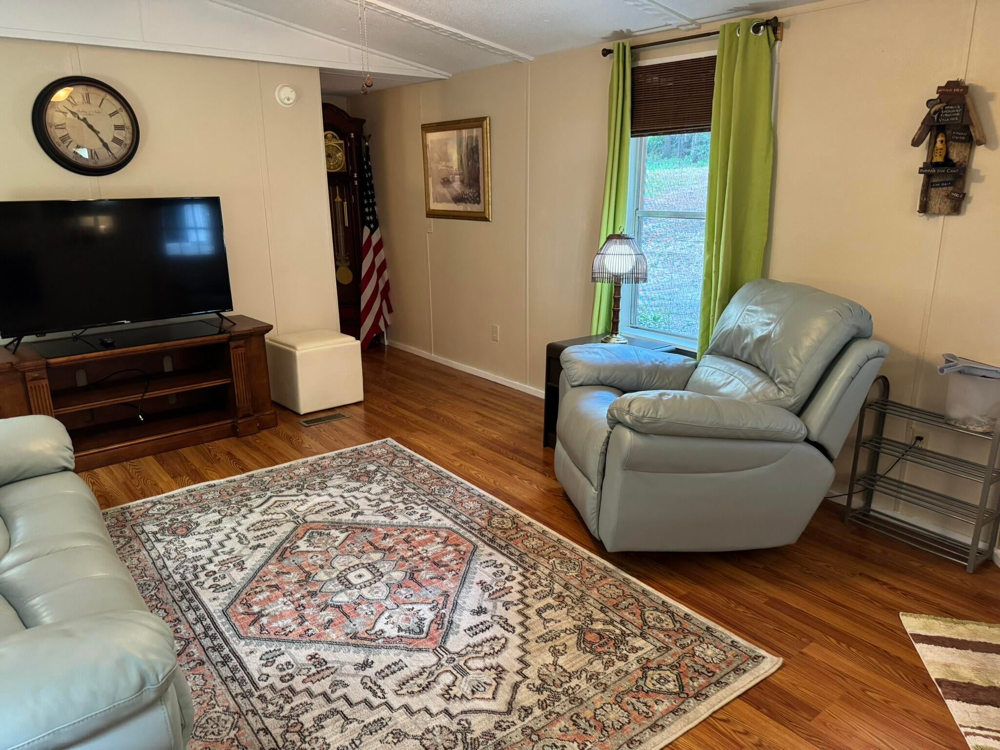 LAKE JUNIPER UNREC - Residential Lease