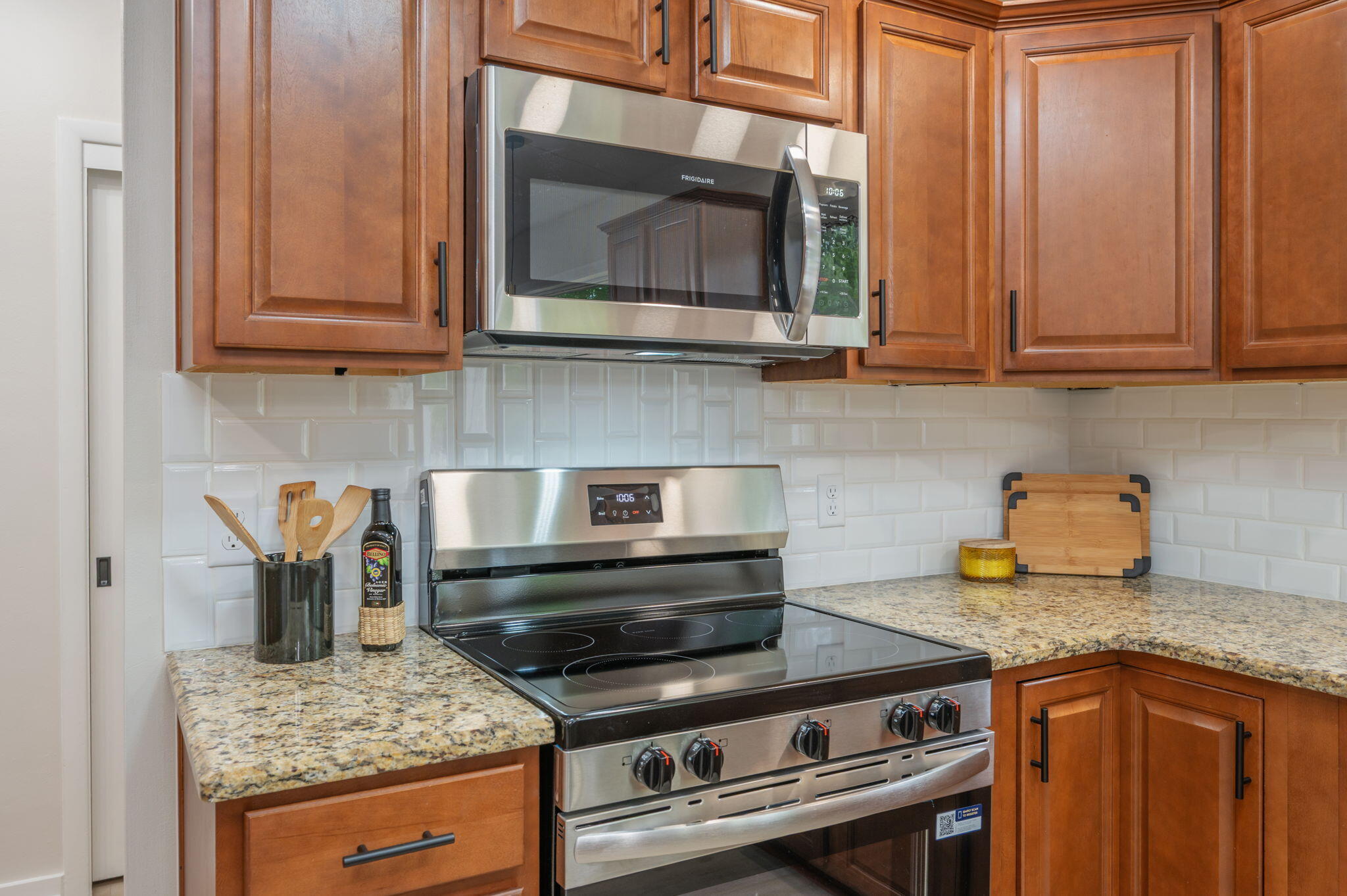 COLONIAL ESTATES - Residential