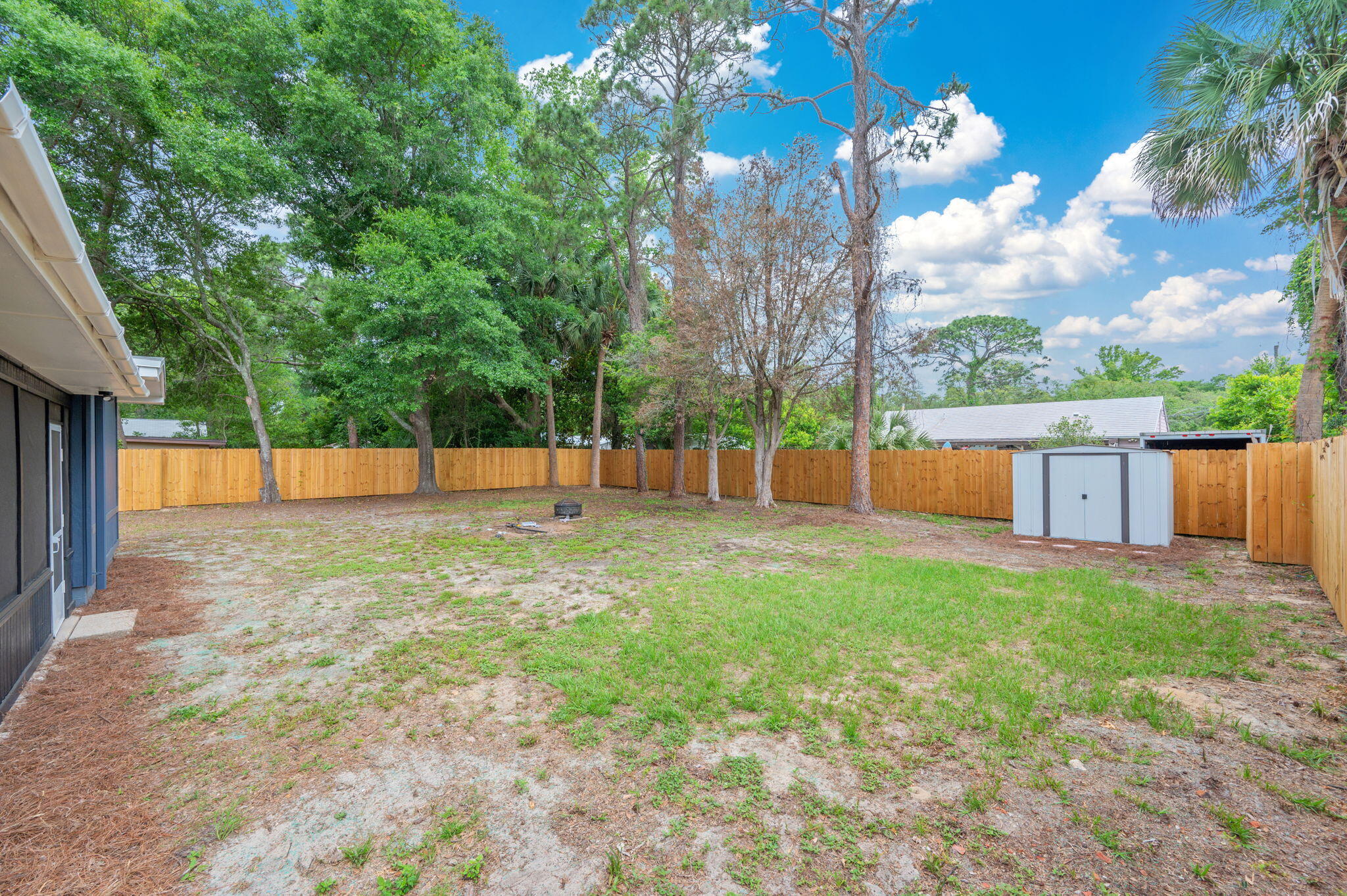 COLONIAL ESTATES - Residential