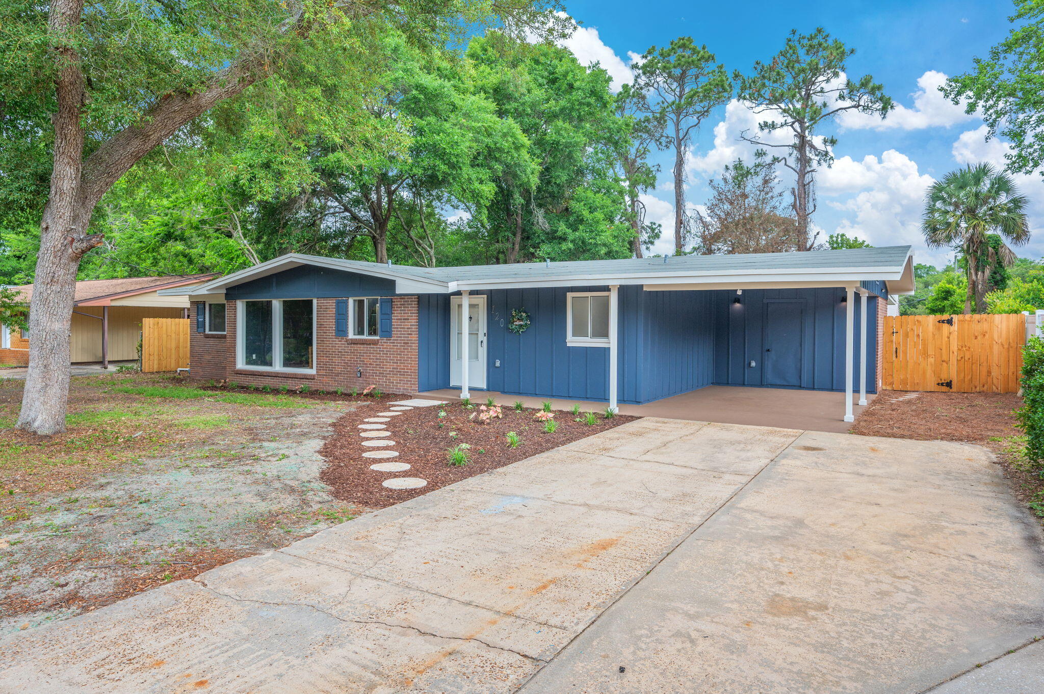COLONIAL ESTATES - Residential