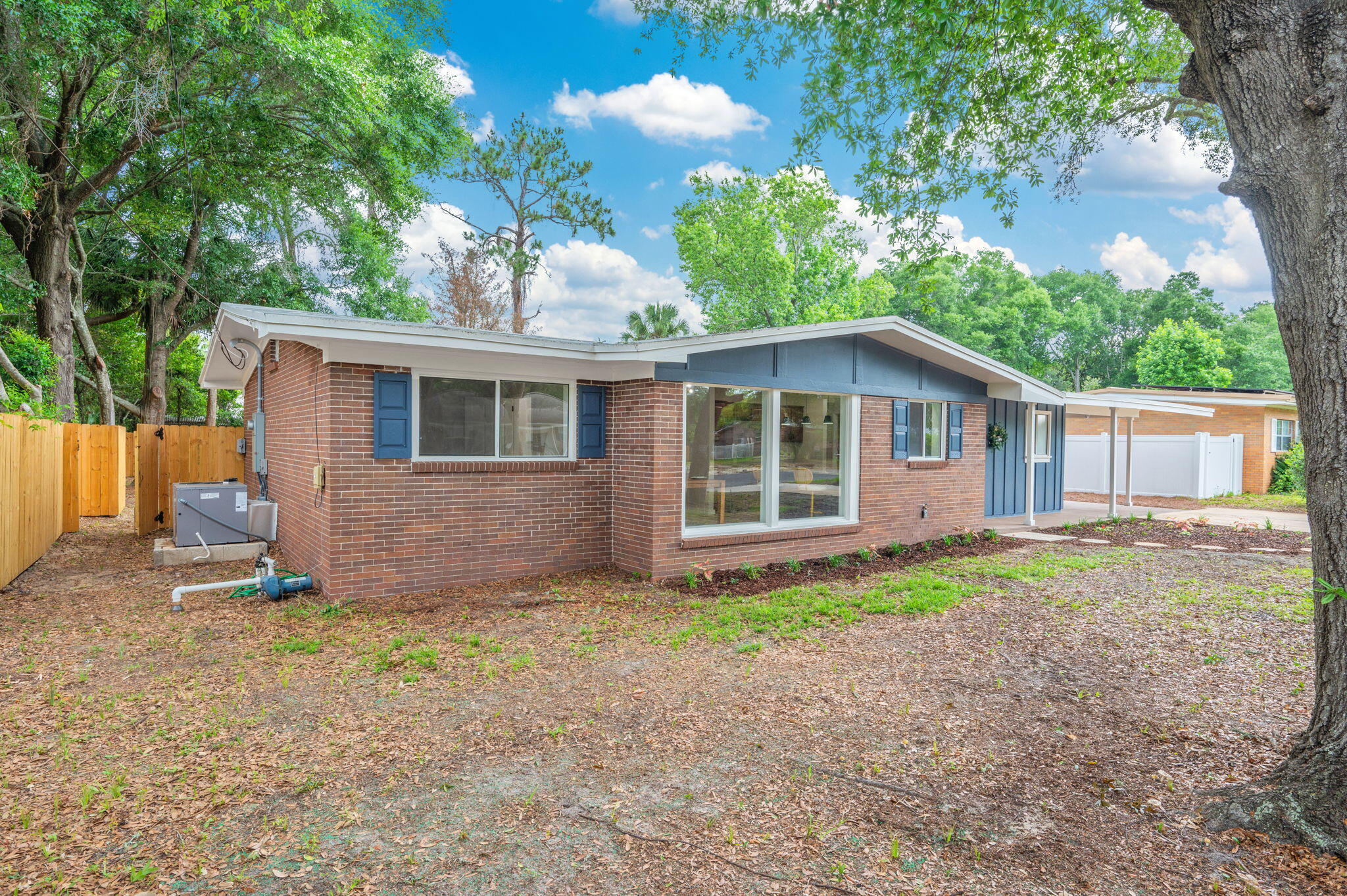 COLONIAL ESTATES - Residential