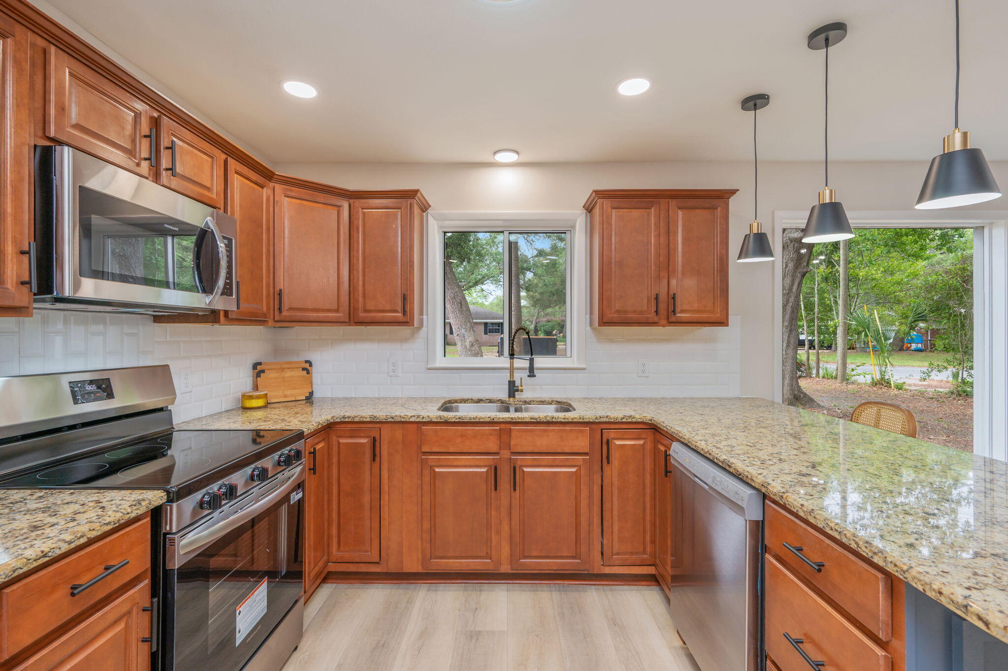 COLONIAL ESTATES - Residential
