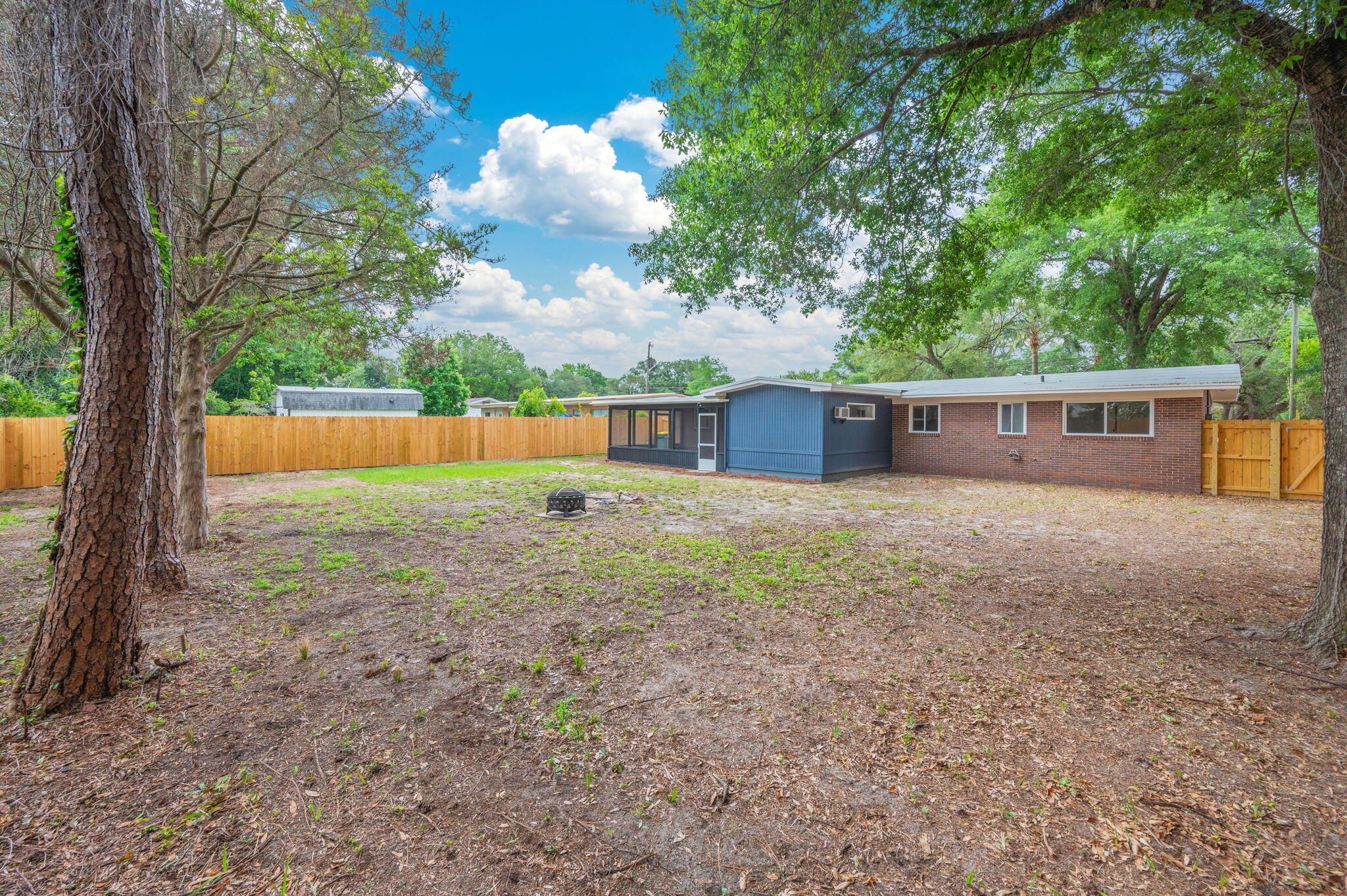 COLONIAL ESTATES - Residential