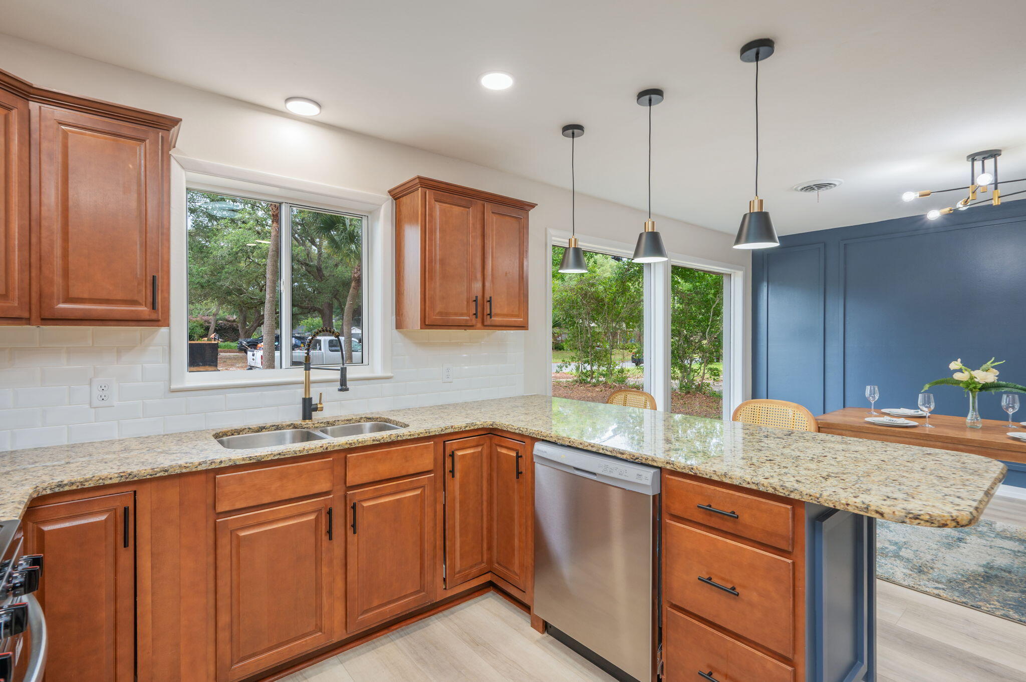 COLONIAL ESTATES - Residential