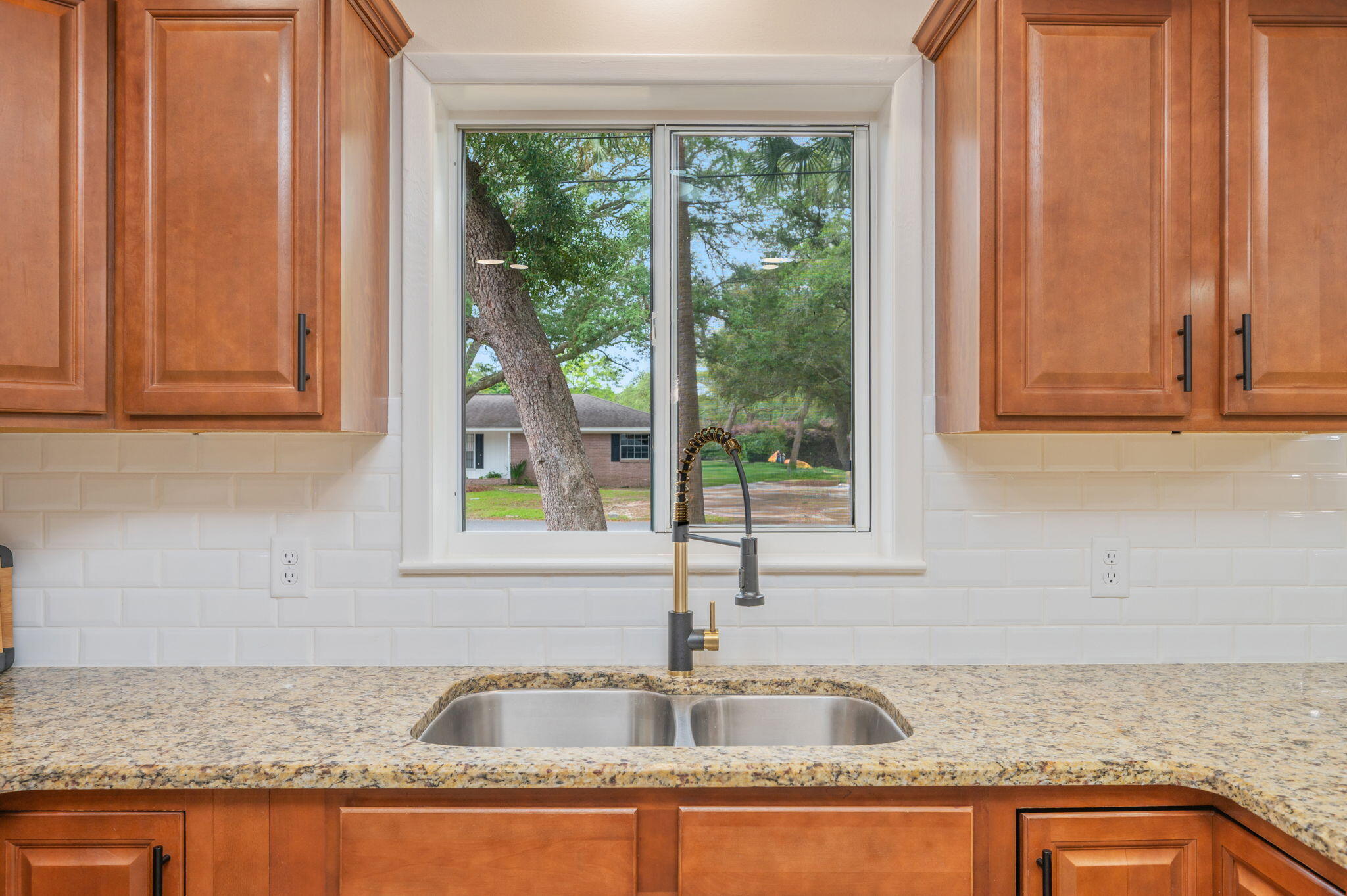 COLONIAL ESTATES - Residential