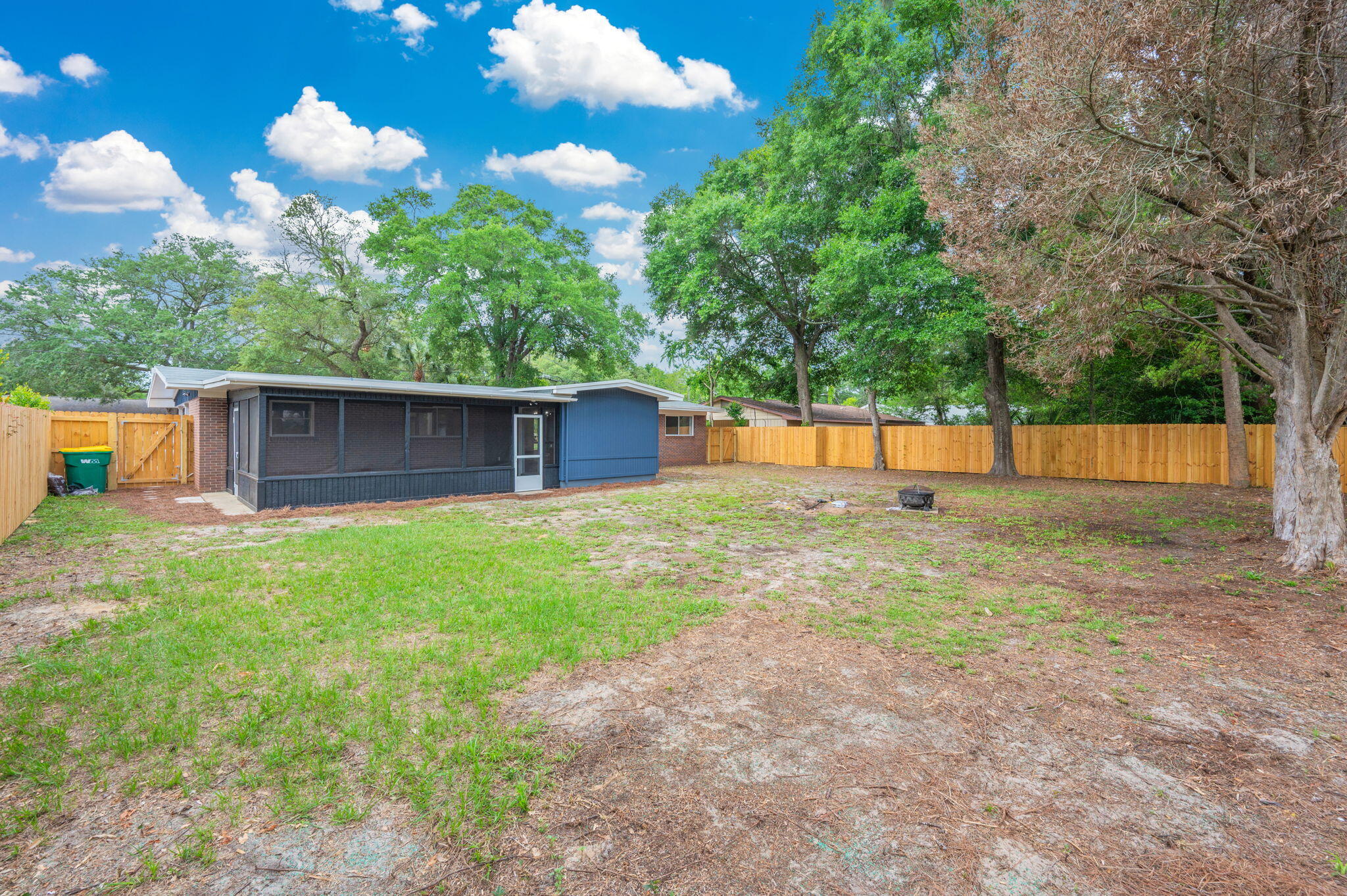 COLONIAL ESTATES - Residential