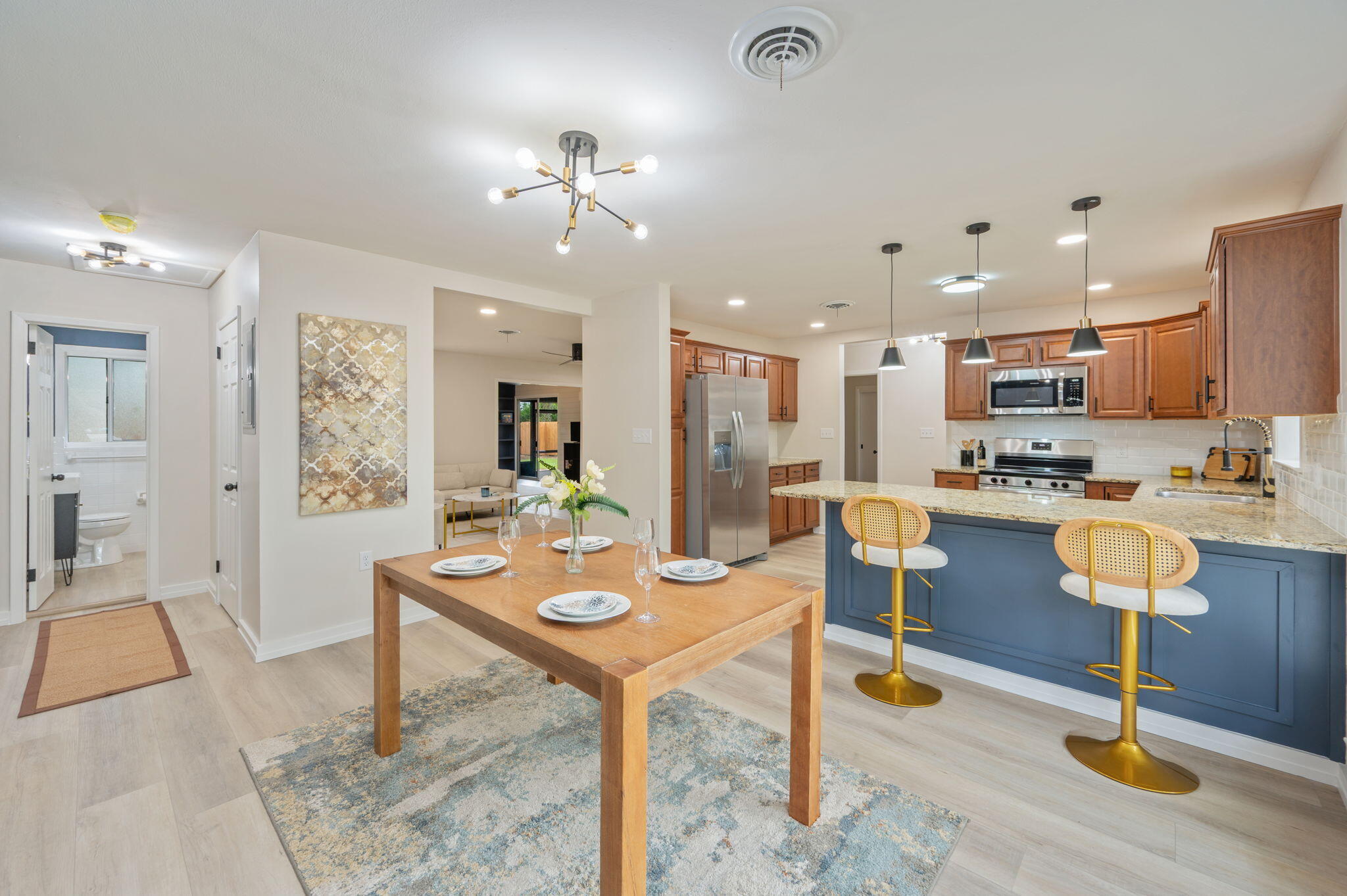 COLONIAL ESTATES - Residential