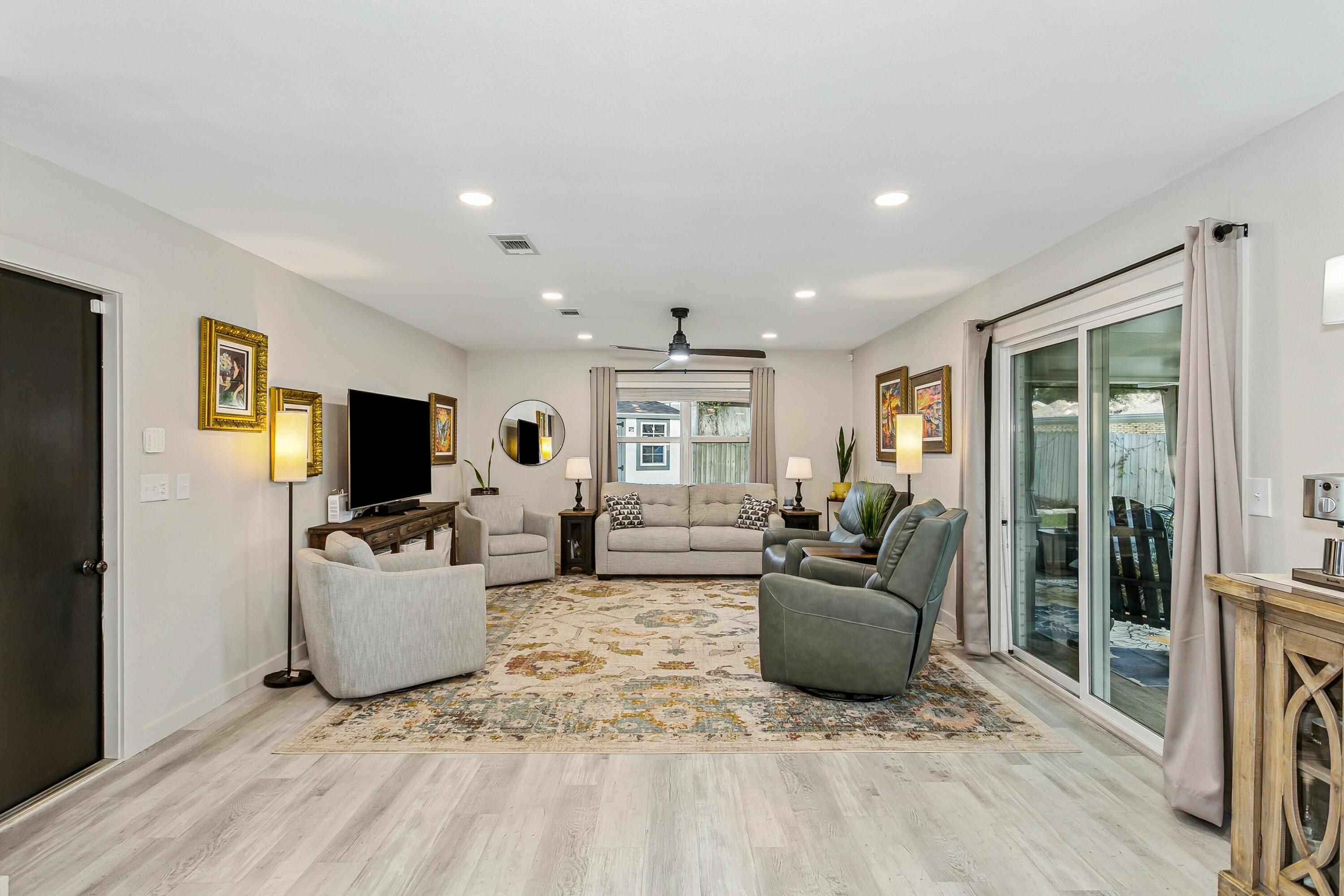 PALM EST UNIT #3 - Residential