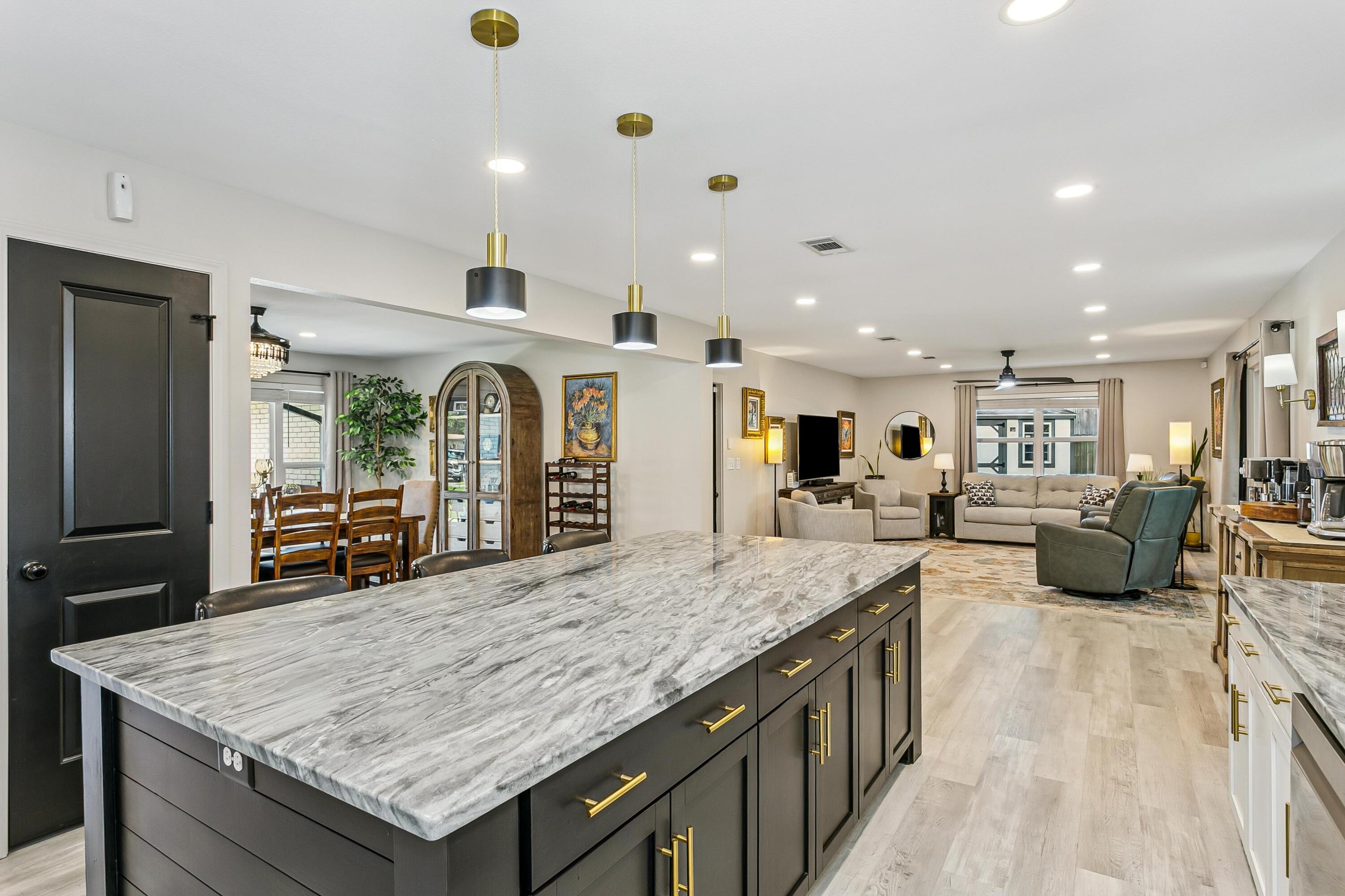 PALM EST UNIT #3 - Residential