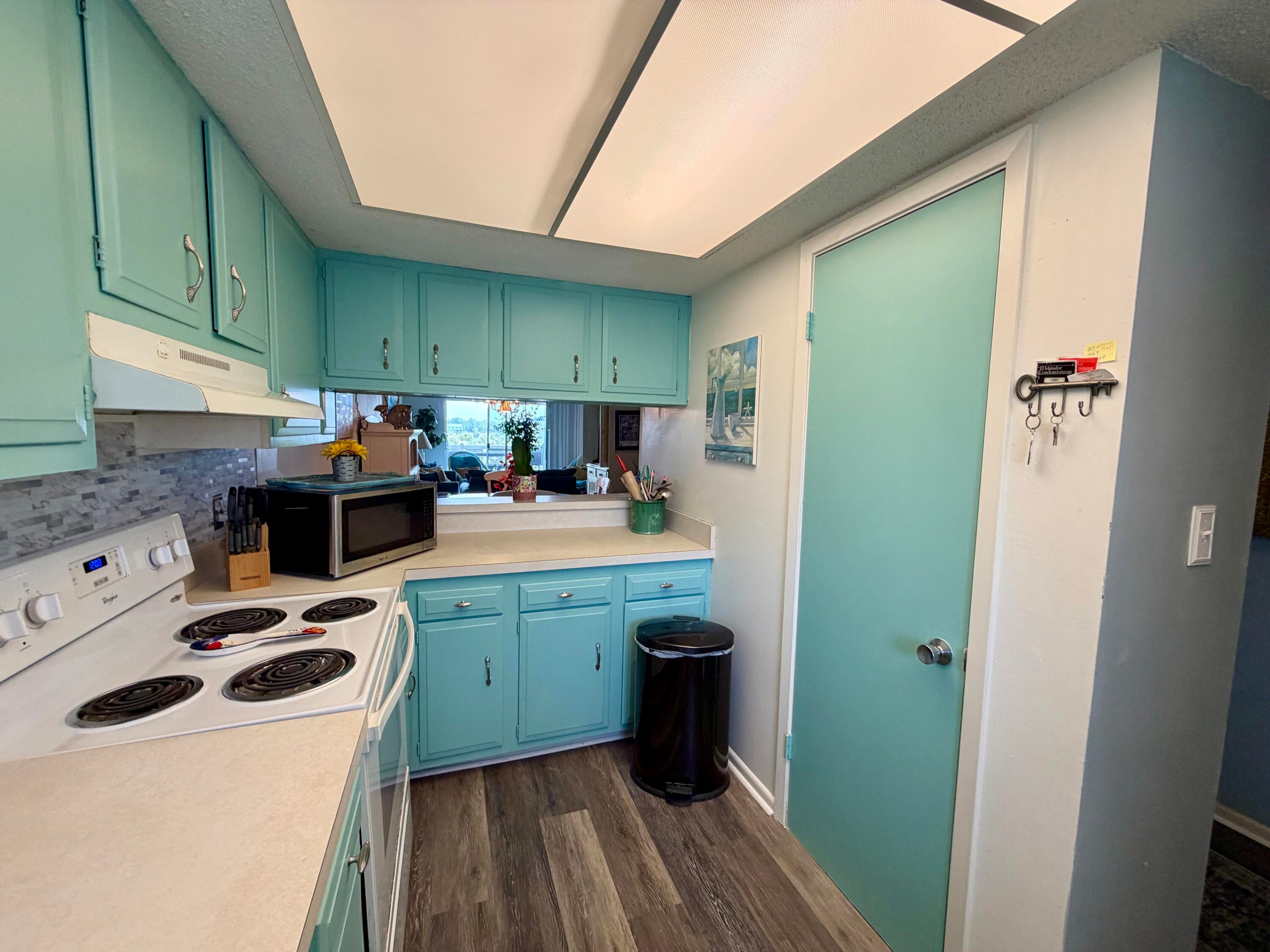EL MATADOR CONDO - Residential