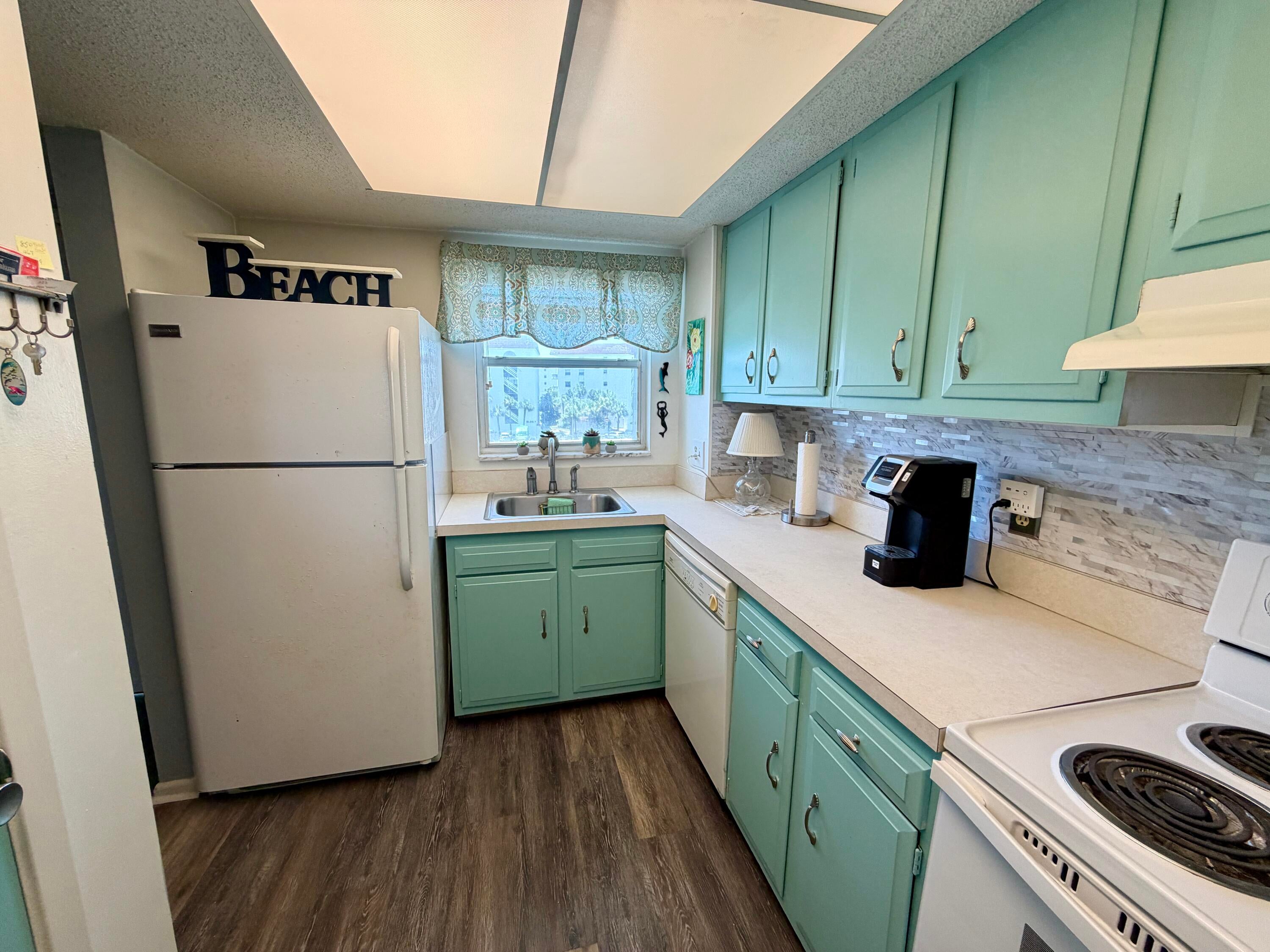EL MATADOR CONDO - Residential
