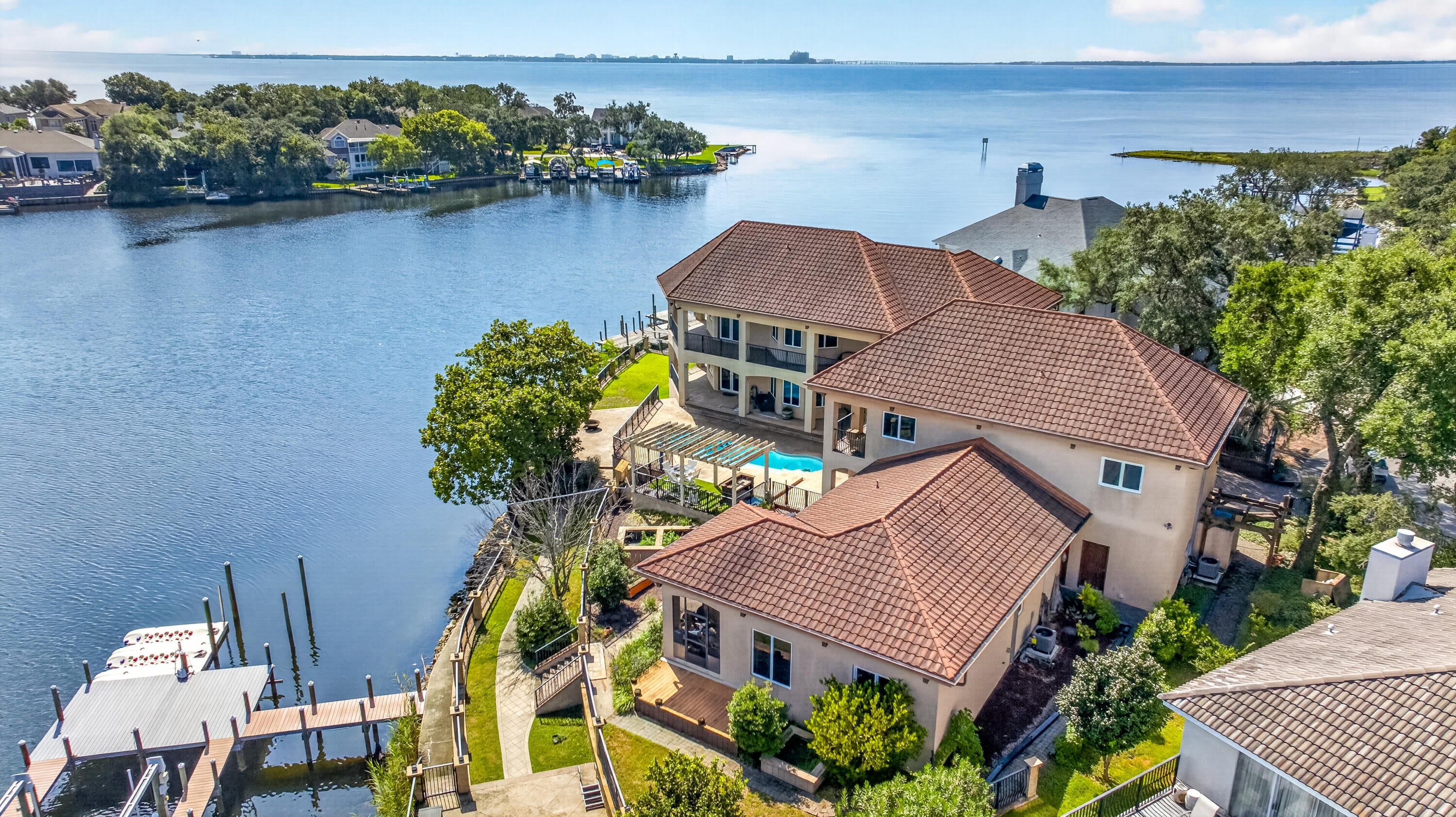 LAKE POINTE - Residential