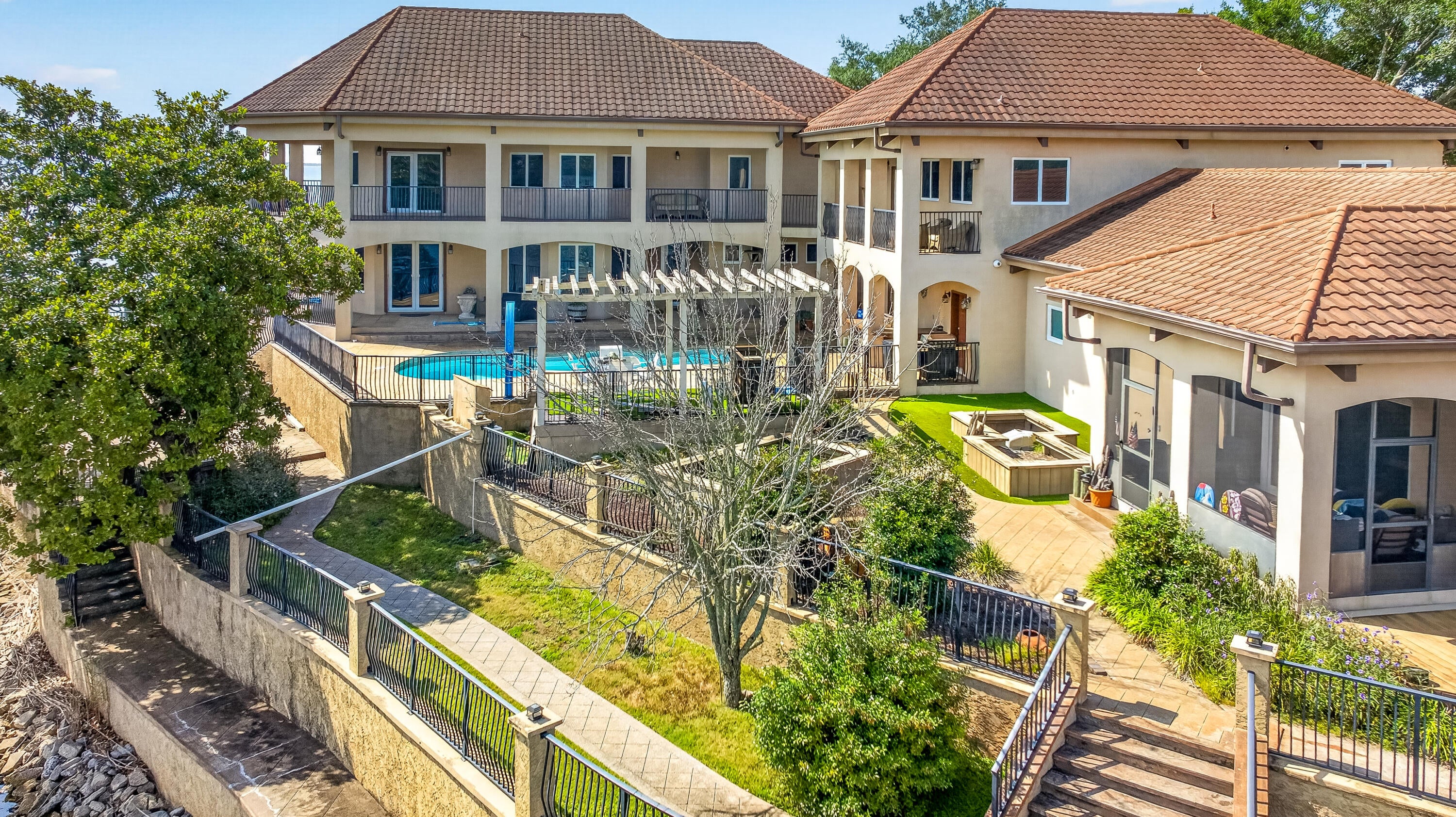 LAKE POINTE - Residential