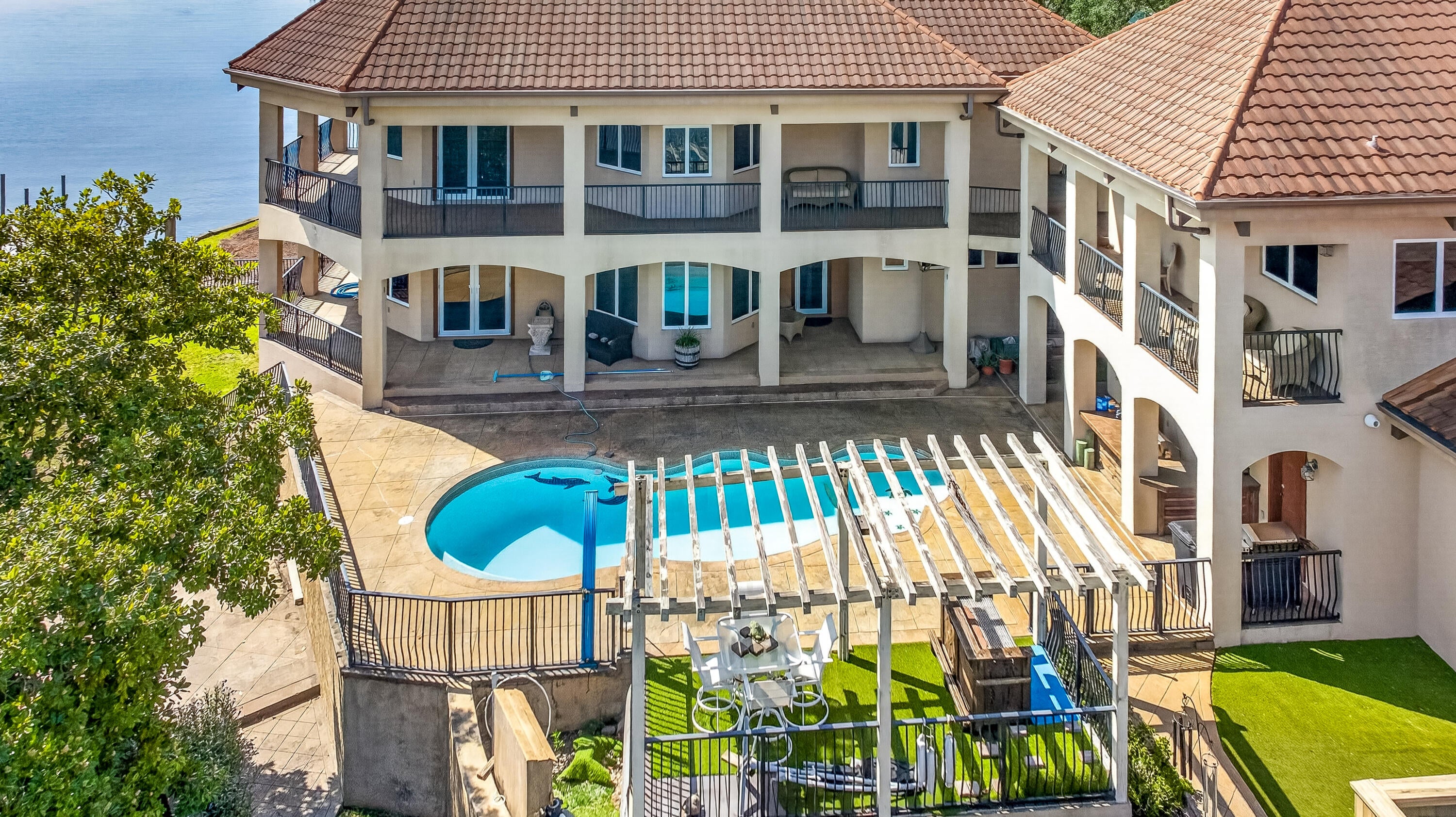 LAKE POINTE - Residential