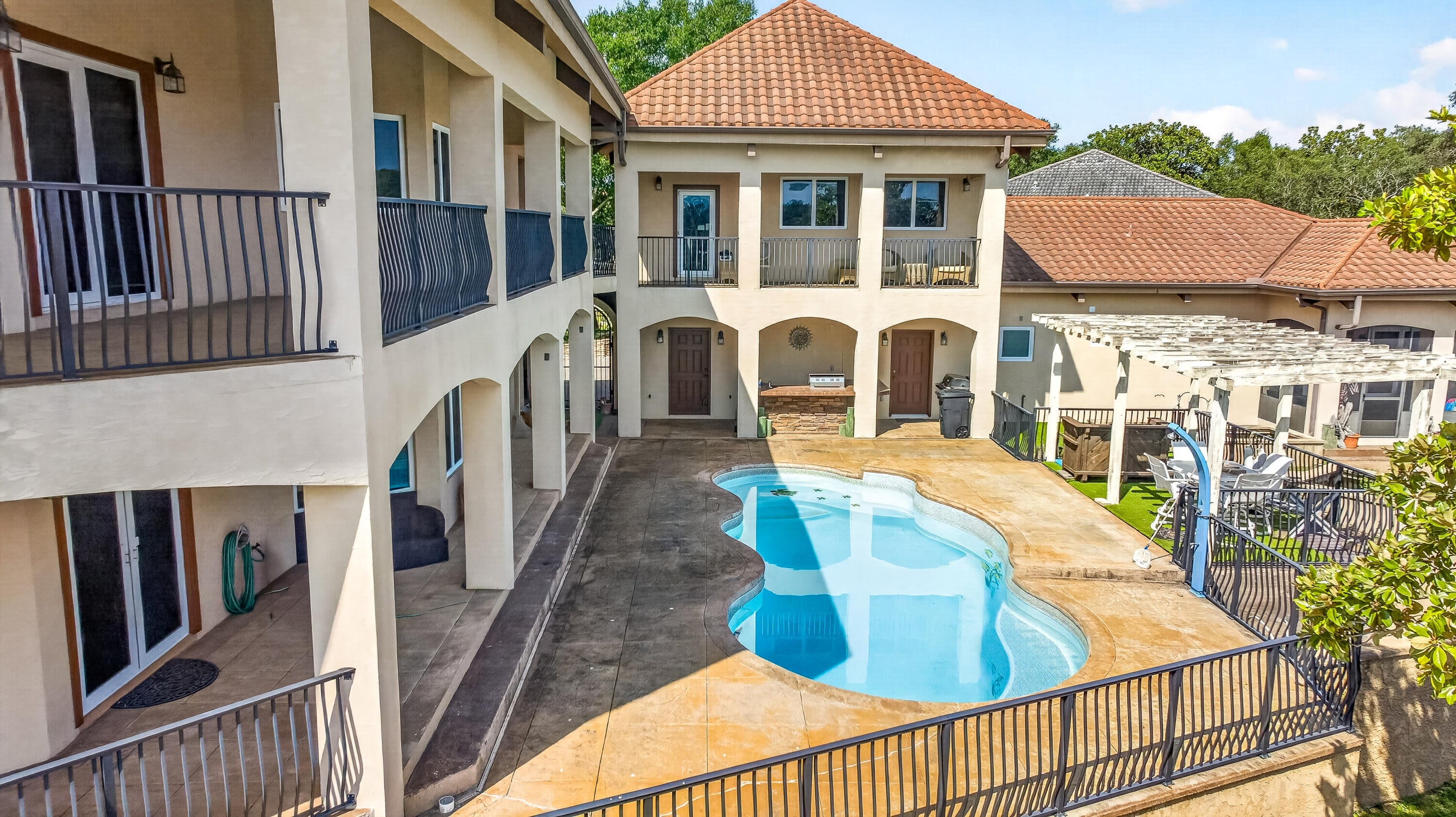 LAKE POINTE - Residential