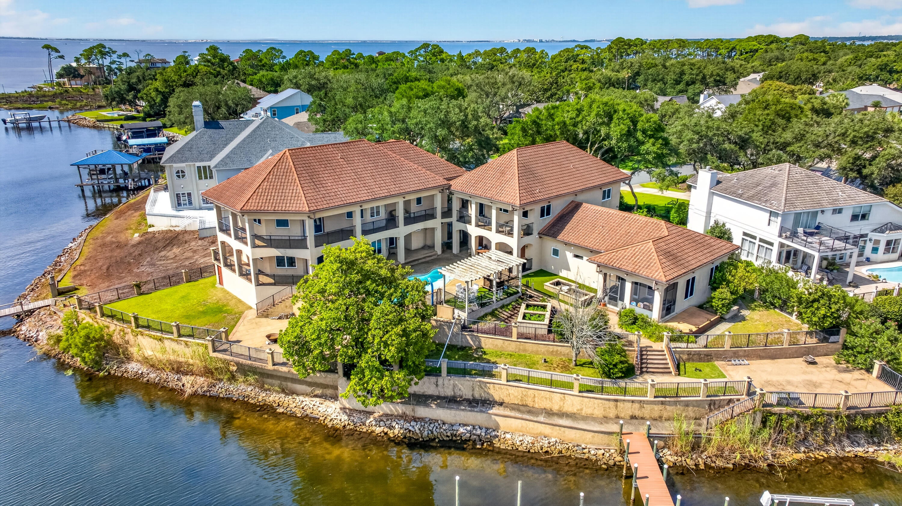 LAKE POINTE - Residential