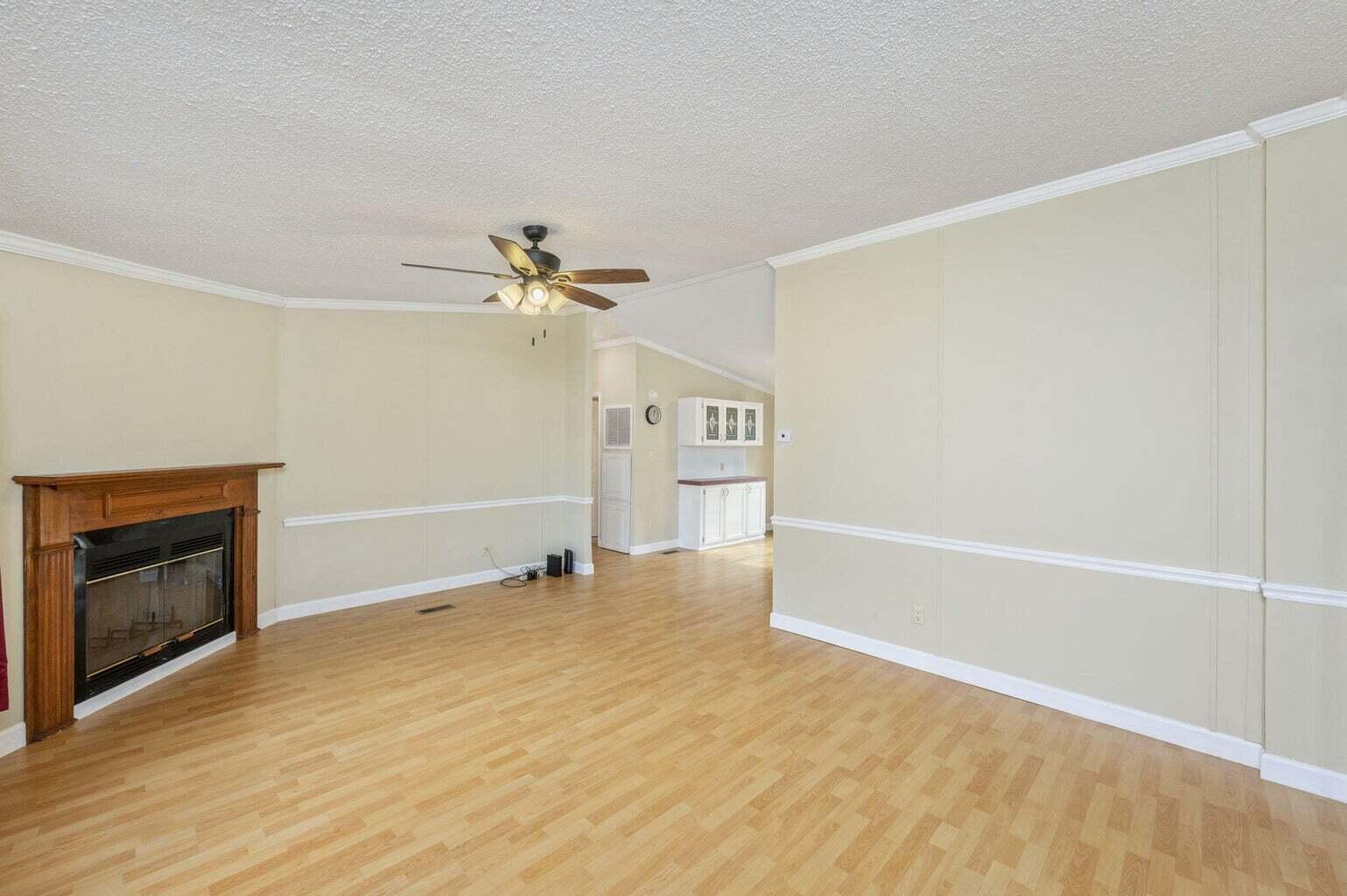 OAKWOOD HILLS UNIT 1 - Residential Lease