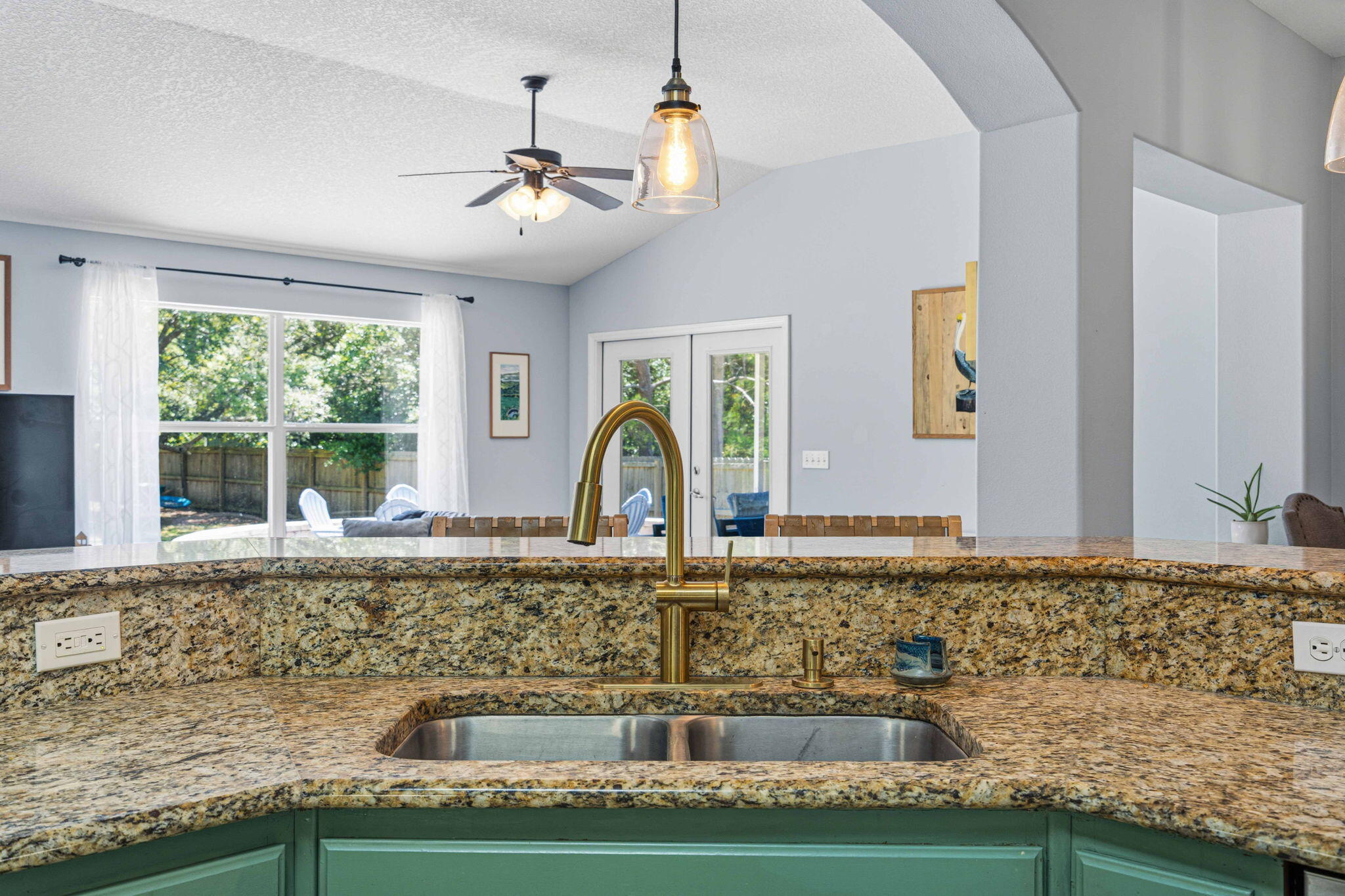HOLLEY BY THE SEA - Residential