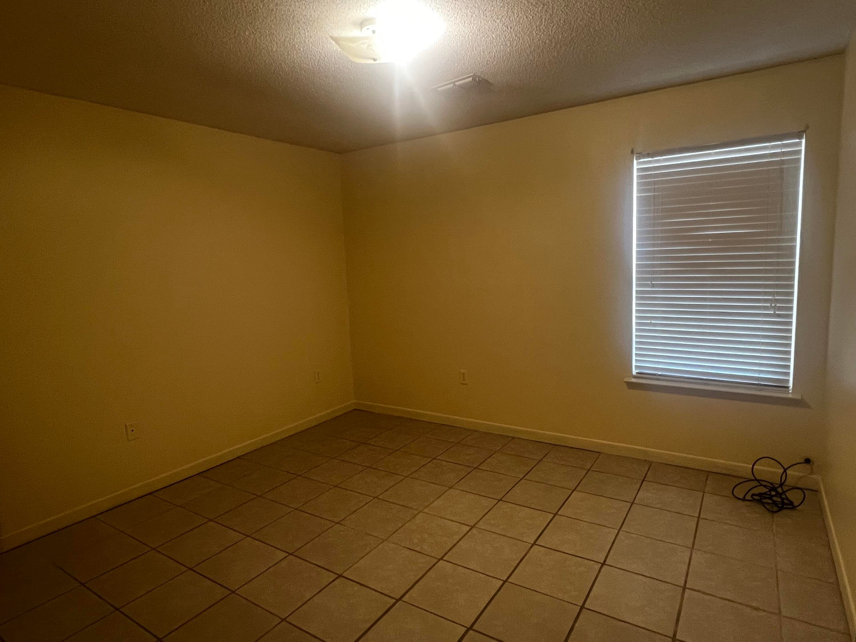CRESTWOOD MANOR - Residential Lease