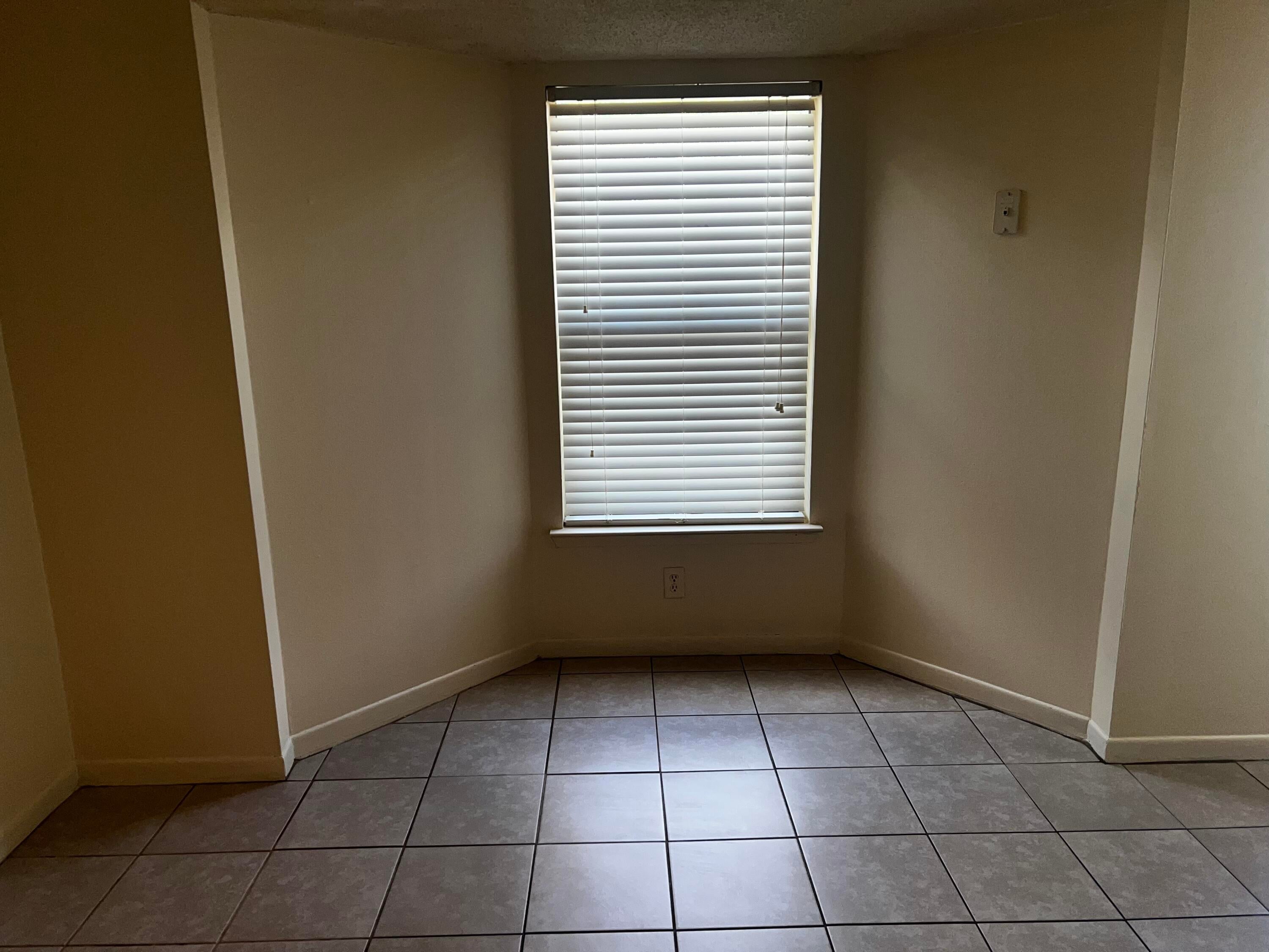 CRESTWOOD MANOR - Residential Lease