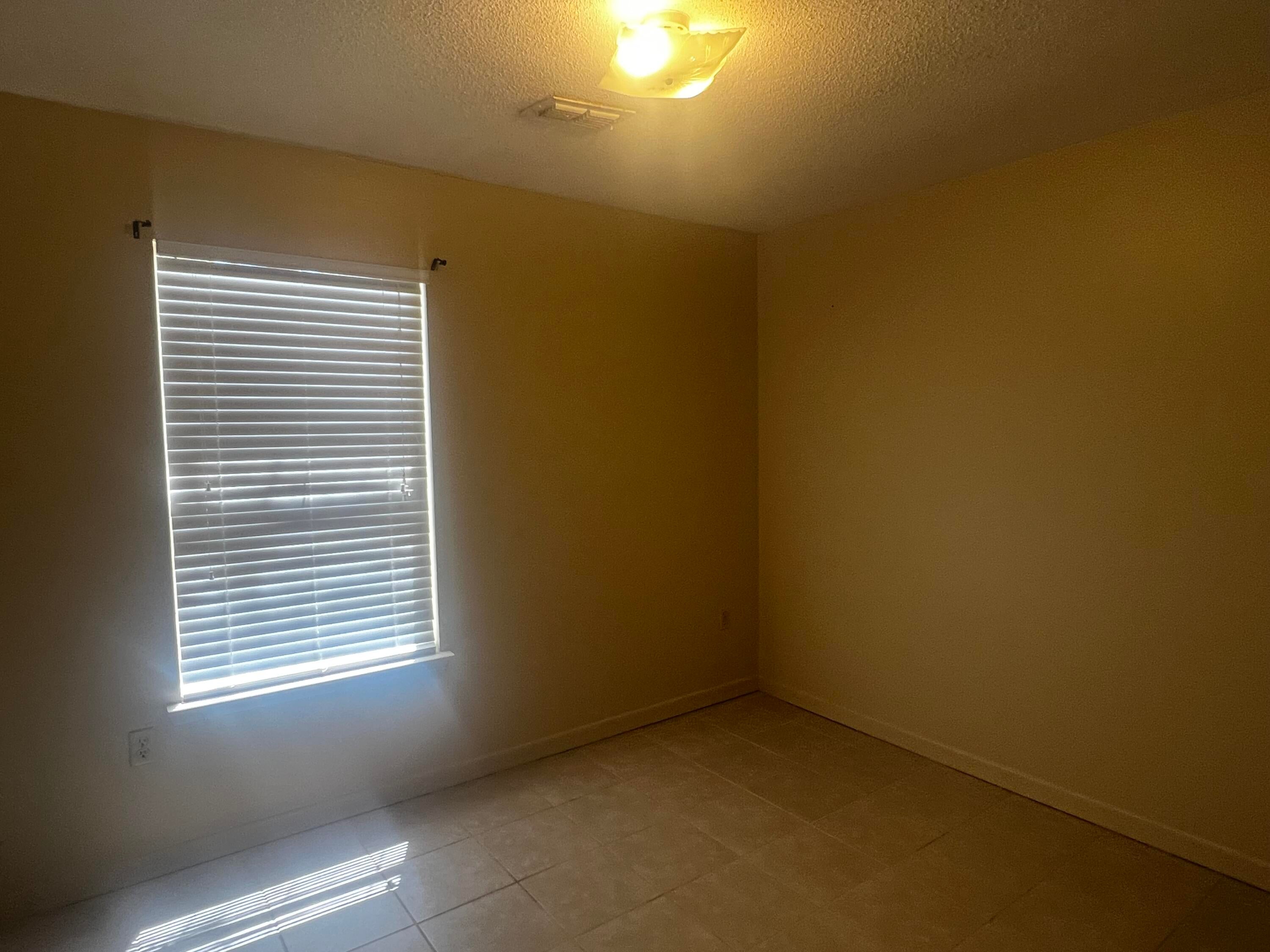 CRESTWOOD MANOR - Residential Lease