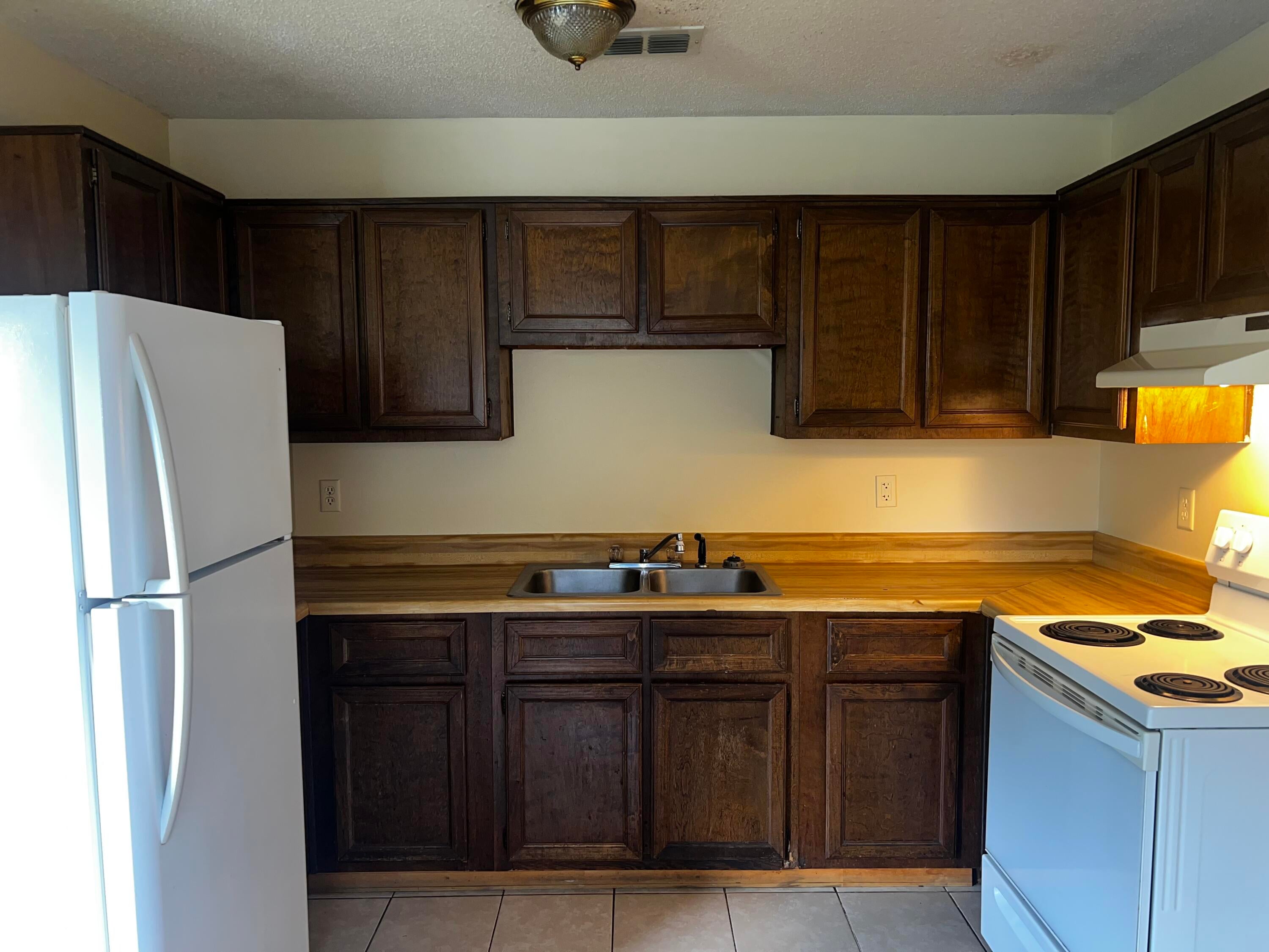 CRESTWOOD MANOR - Residential Lease