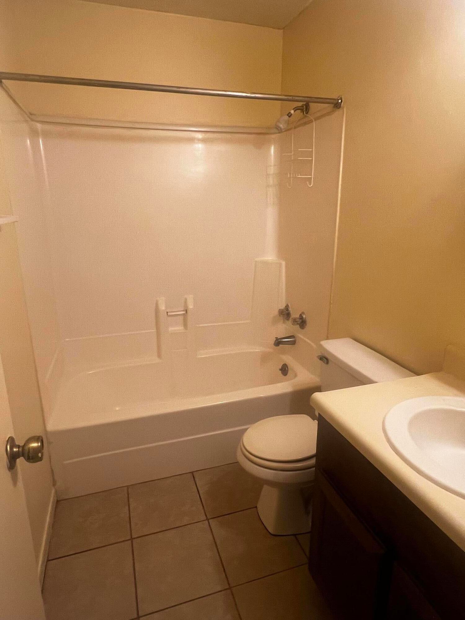 CRESTWOOD MANOR - Residential Lease