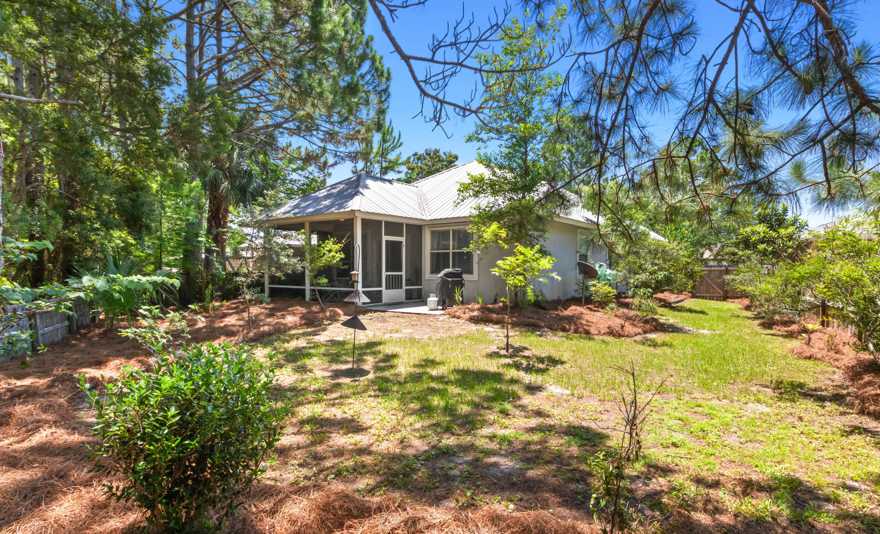 LOT 14 BLK A FLAMINGO VILLAGE S/D PB 11-29     OR 2673-818 OR 2951-195  OR 2953-2720 OR 2962-176 - Residential