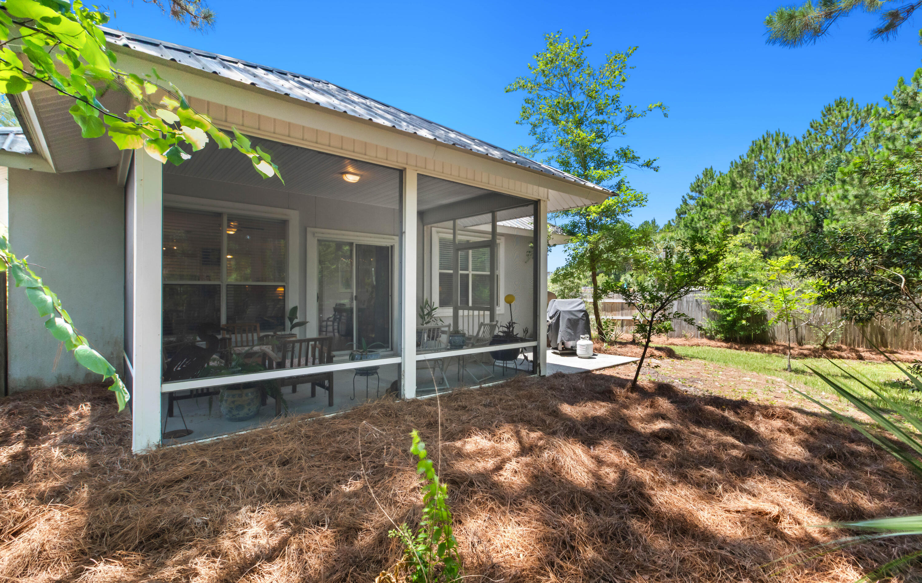 LOT 14 BLK A FLAMINGO VILLAGE S/D PB 11-29     OR 2673-818 OR 2951-195  OR 2953-2720 OR 2962-176 - Residential