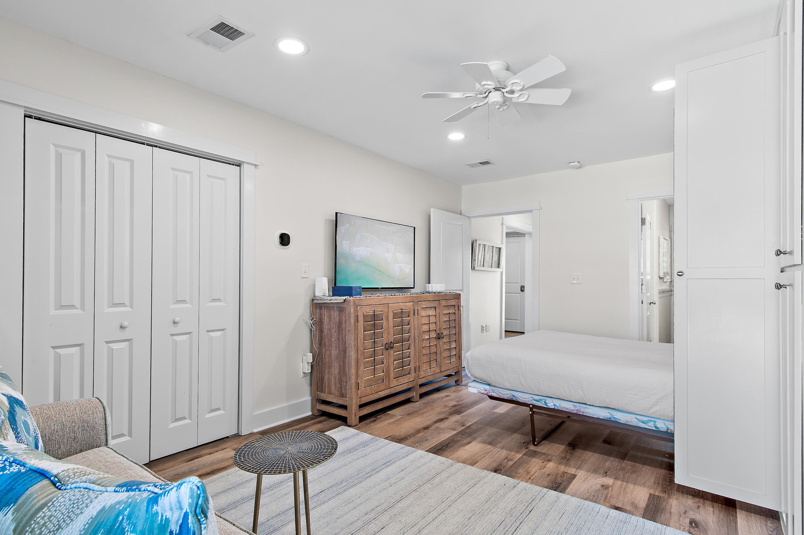 BEACHSIDE T/H - Residential