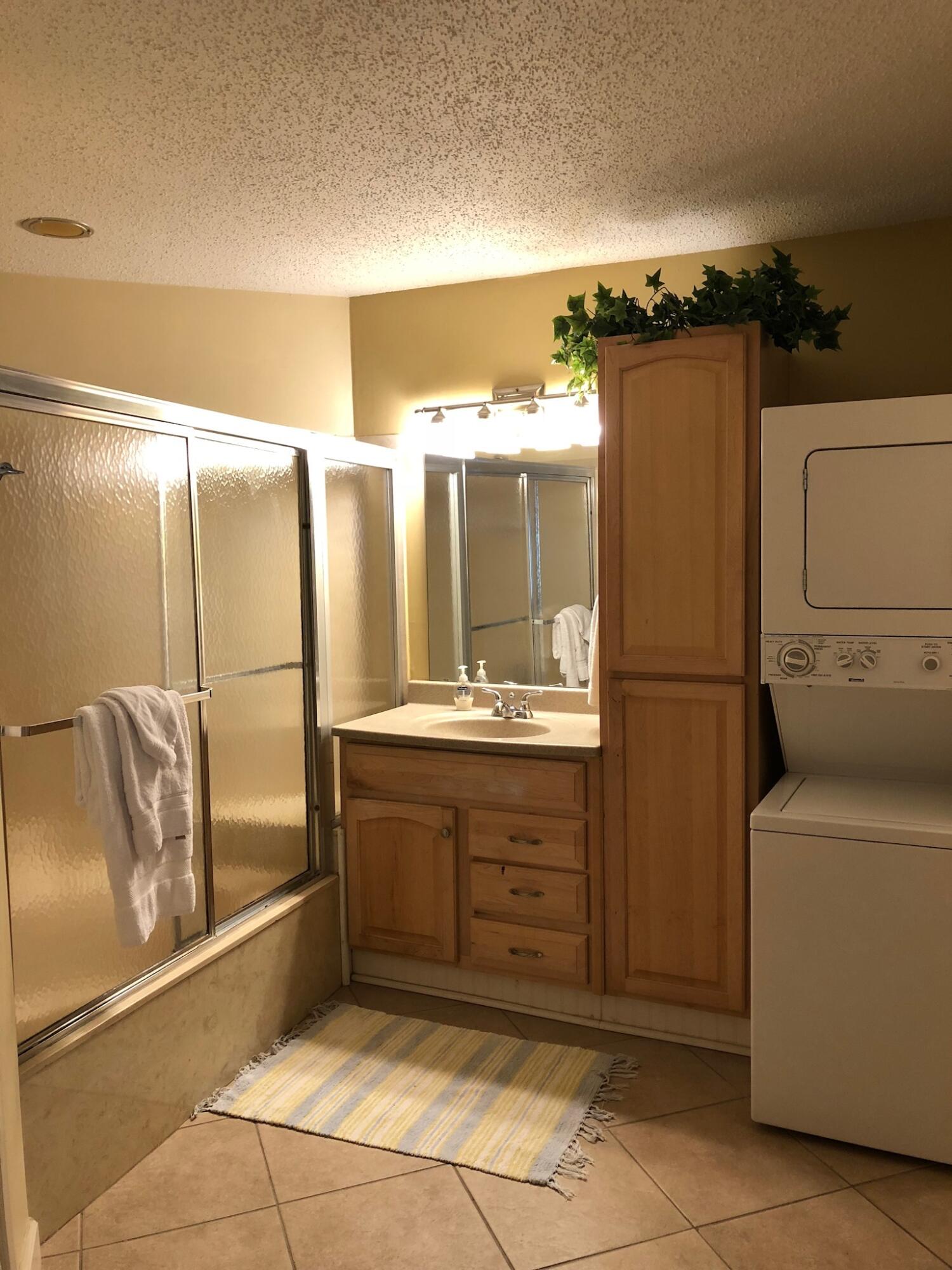 BAY VILLAS CONDOS - Residential Lease