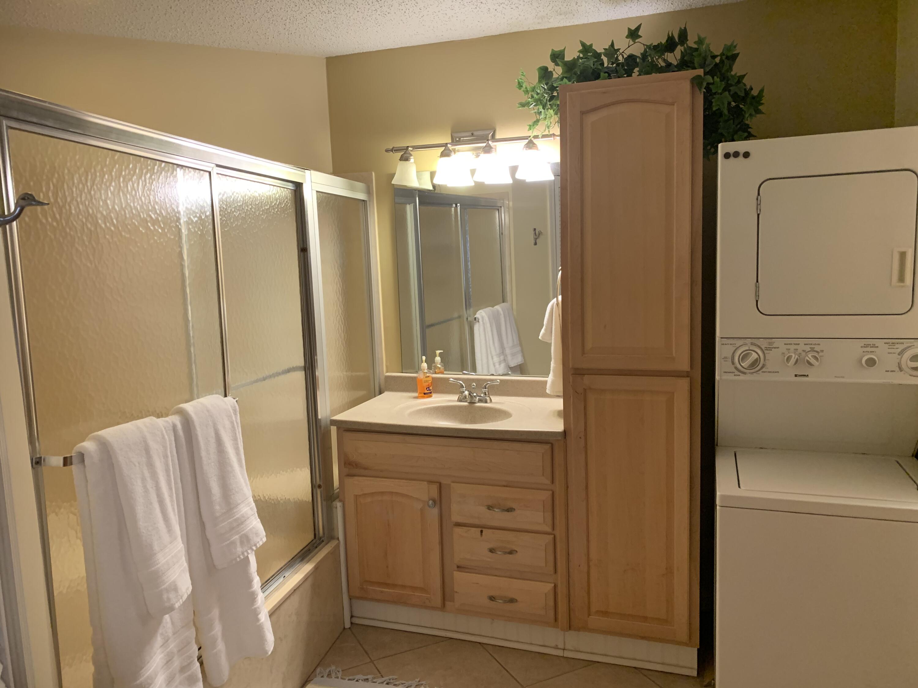 BAY VILLAS CONDOS - Residential Lease