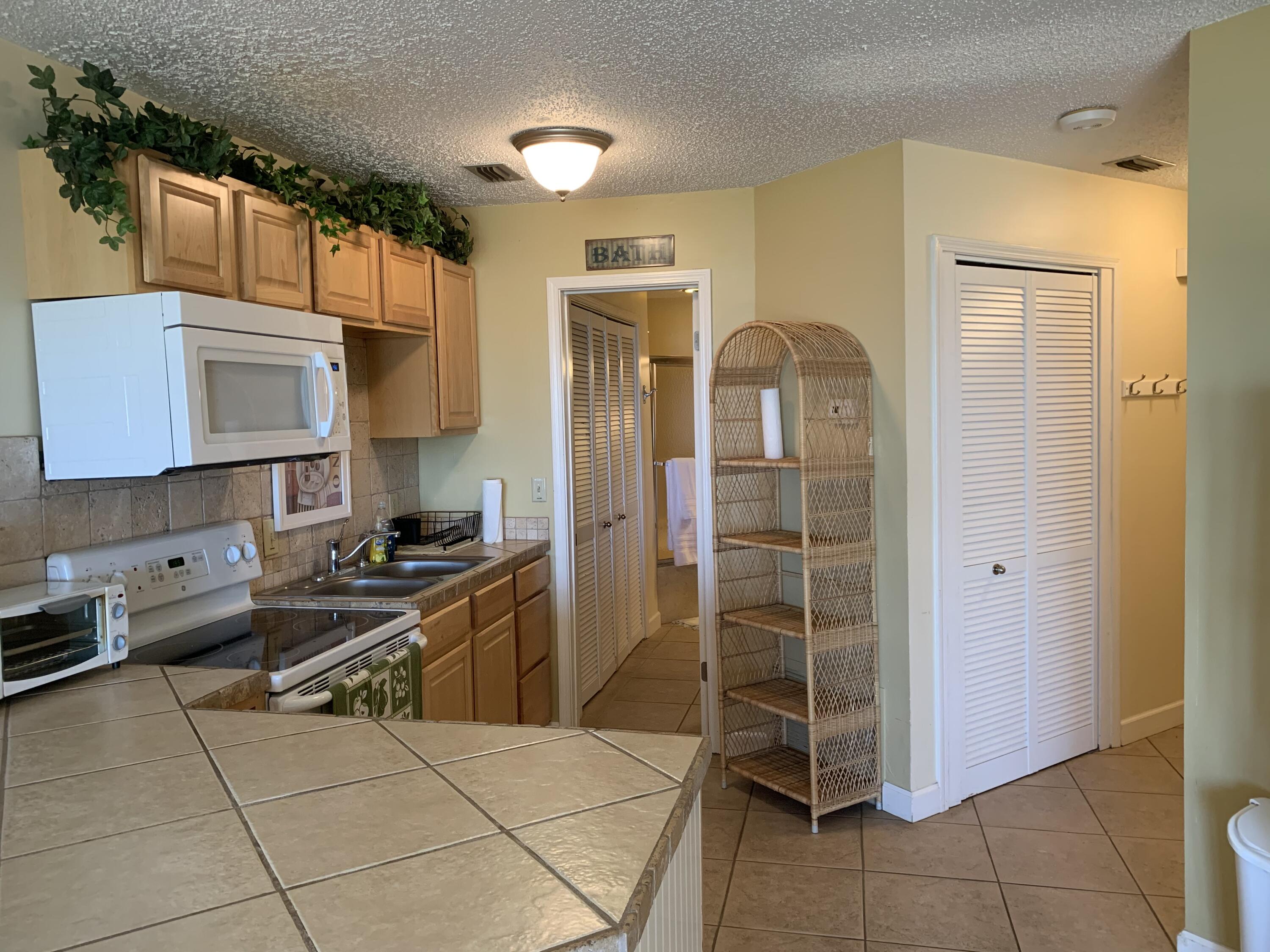 BAY VILLAS CONDOS - Residential Lease