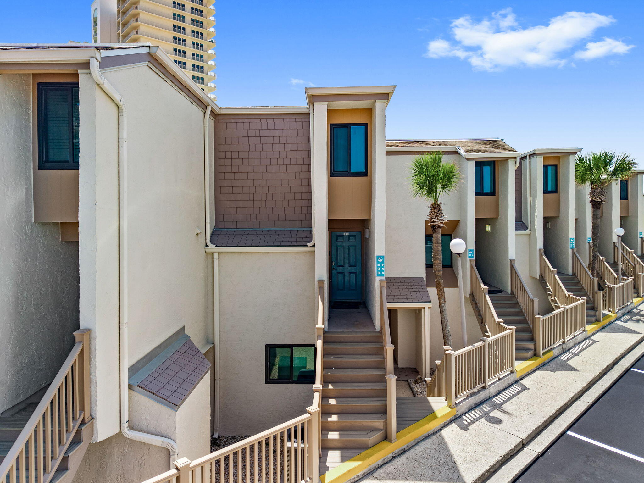 SUGAR BEACH T/H - Residential