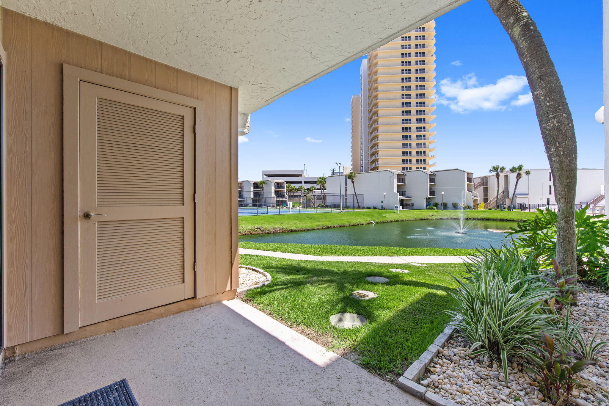 SUGAR BEACH T/H - Residential
