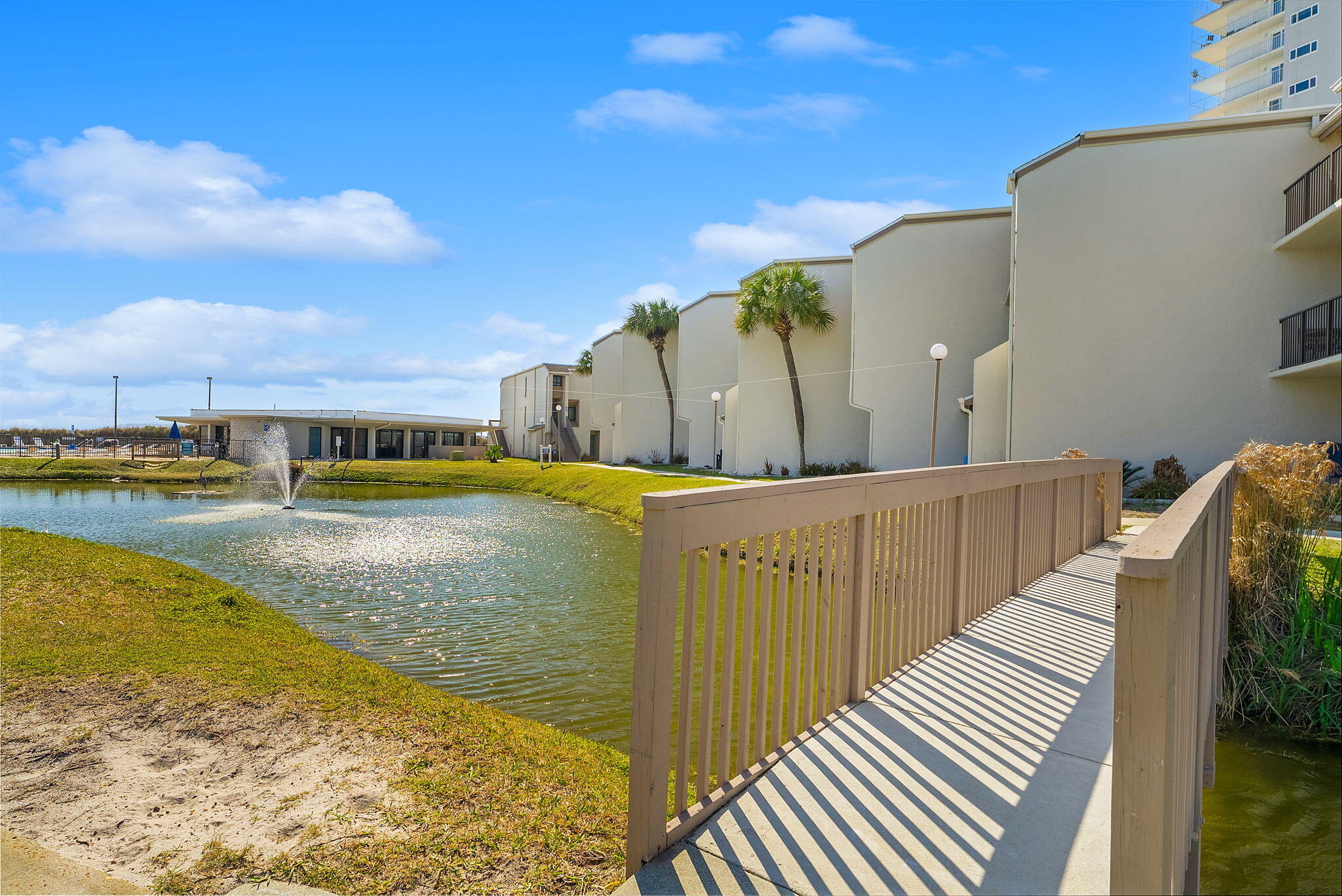 SUGAR BEACH T/H - Residential