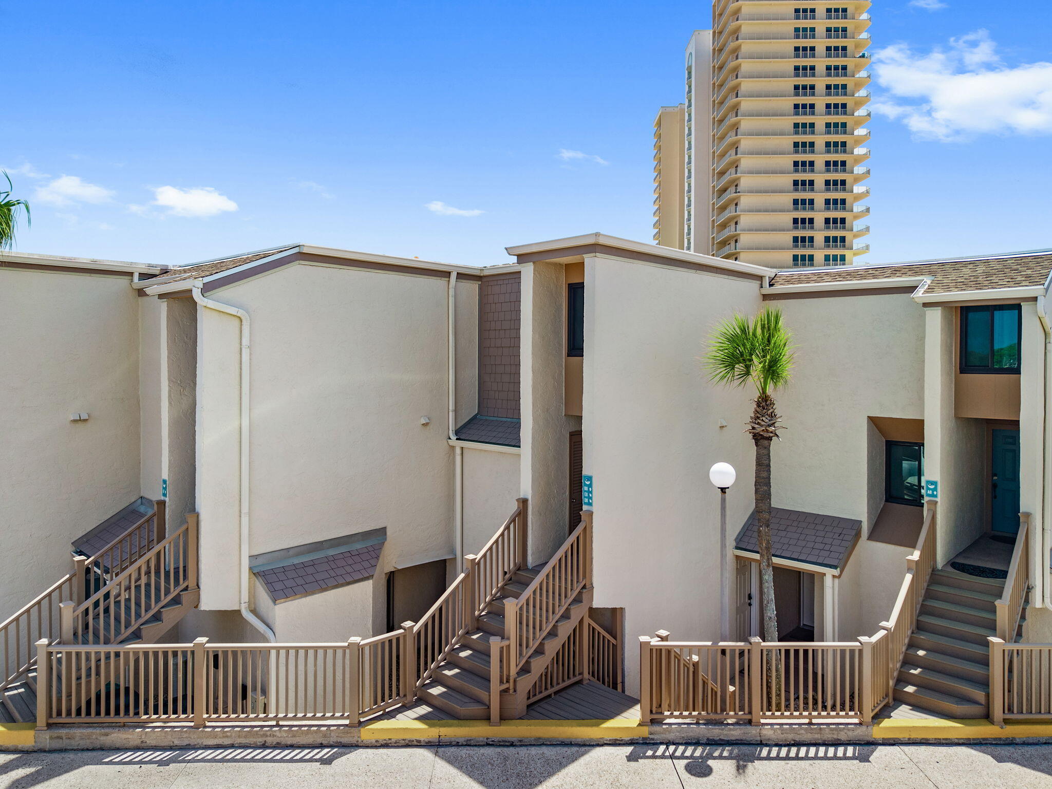 SUGAR BEACH T/H - Residential