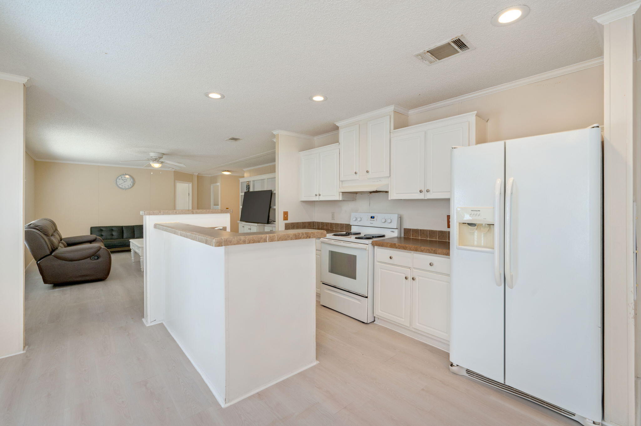 OAKWOOD LAKES ESTATES - Residential